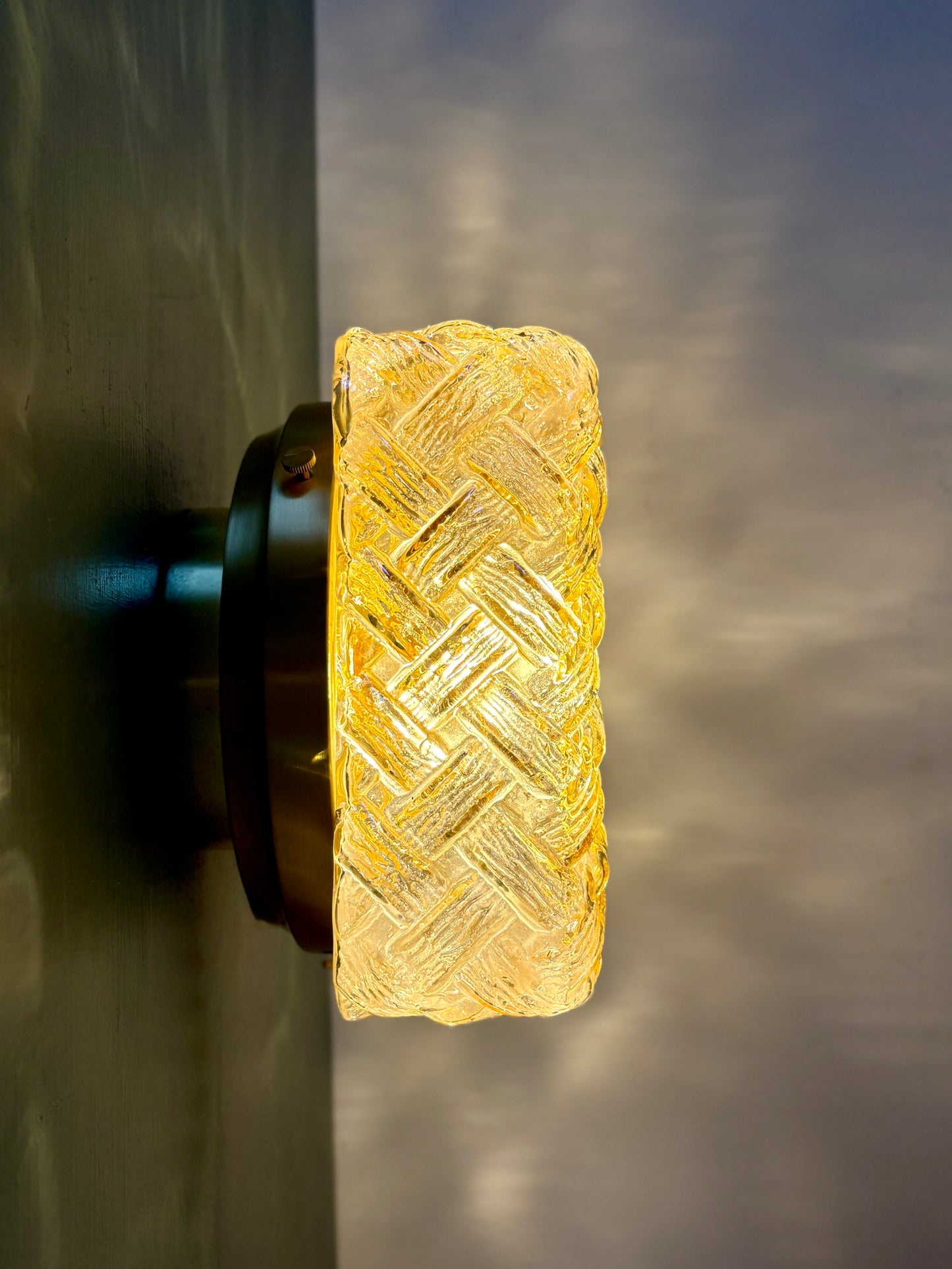 Applique ou plafonnier globe vintage en verre ambré