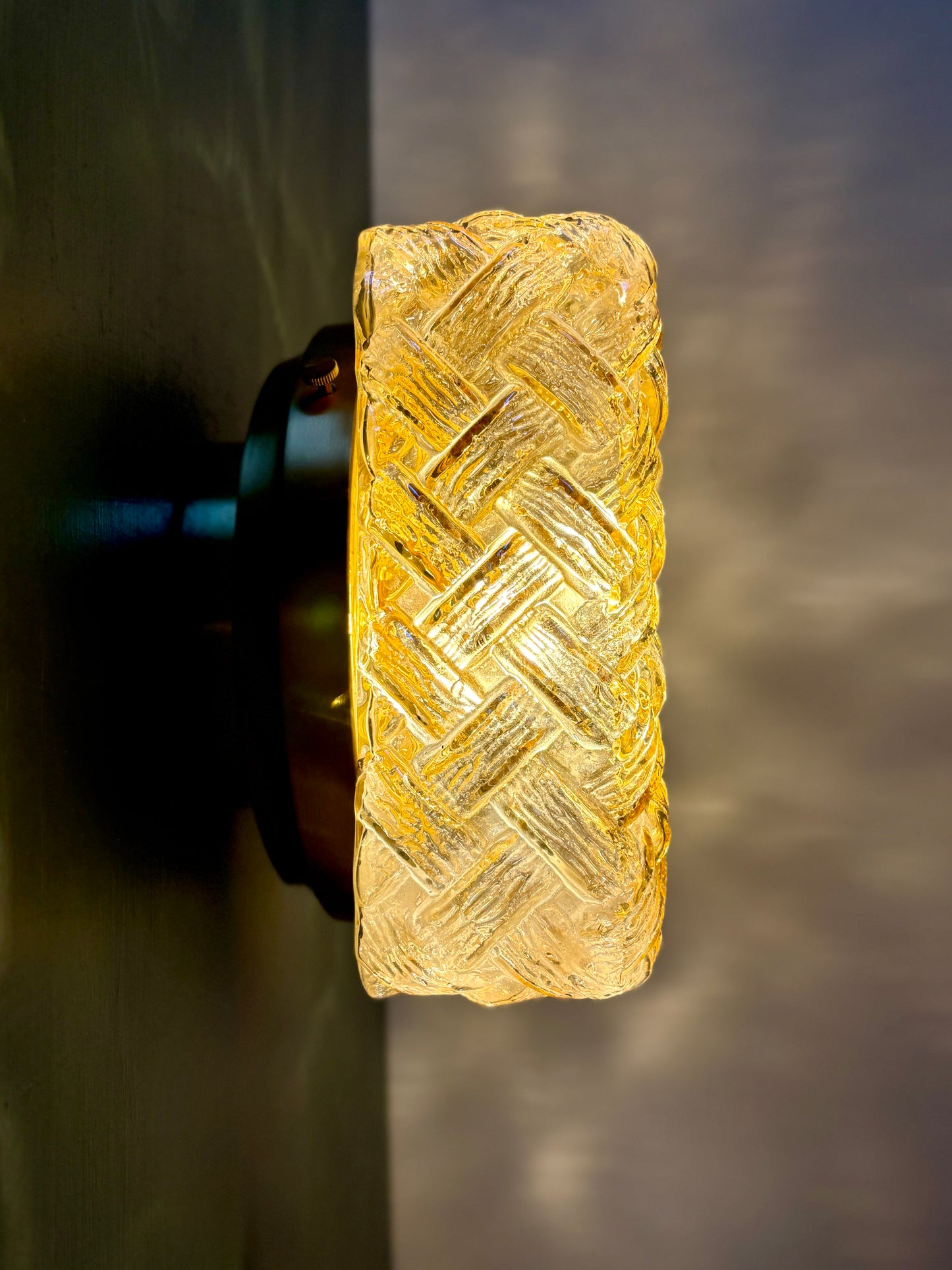 Applique ou plafonnier globe vintage en verre ambré