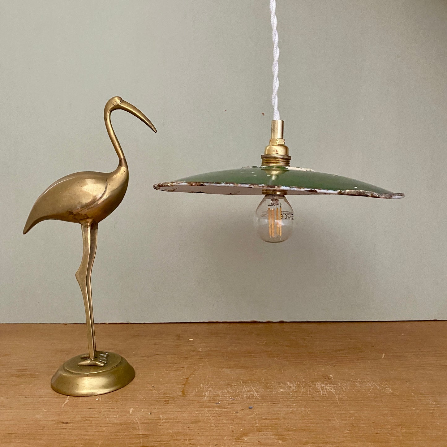 Suspension abat-jour vintage en tôle émaillée verte