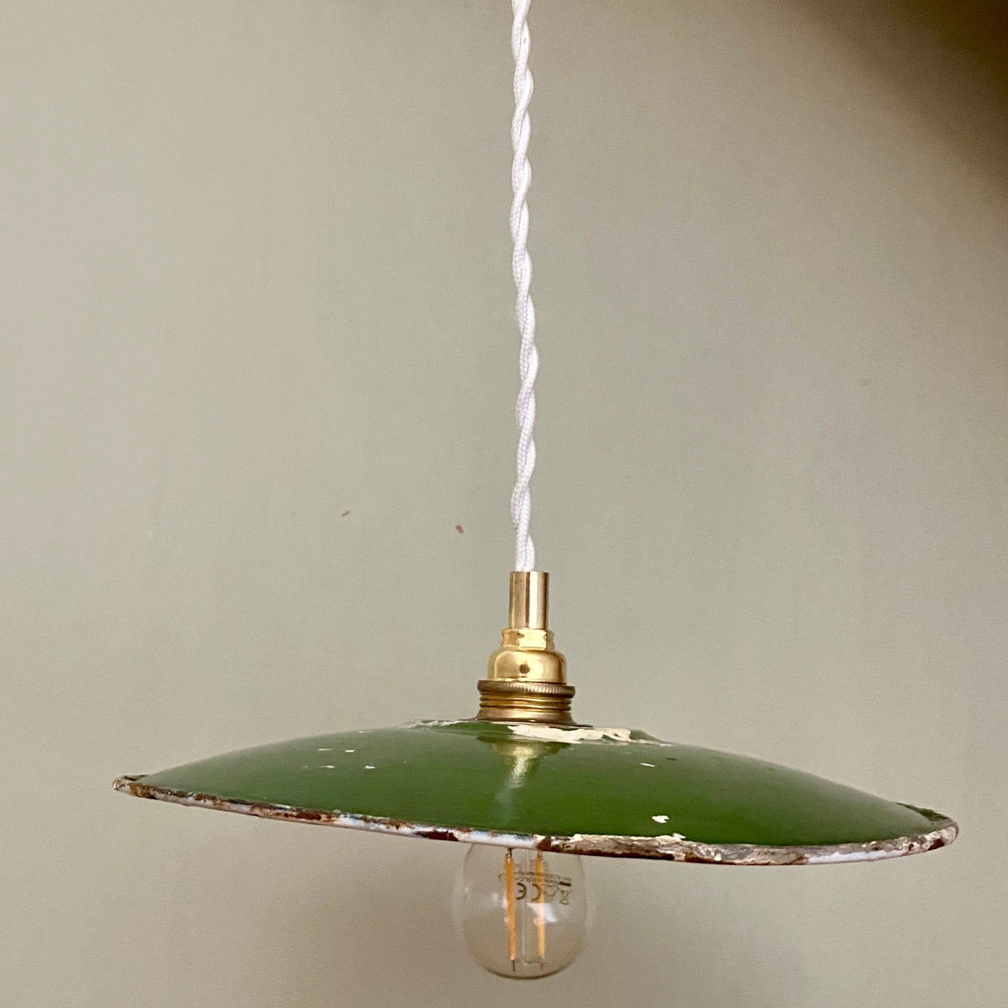 Suspension abat-jour vintage en tôle émaillée verte