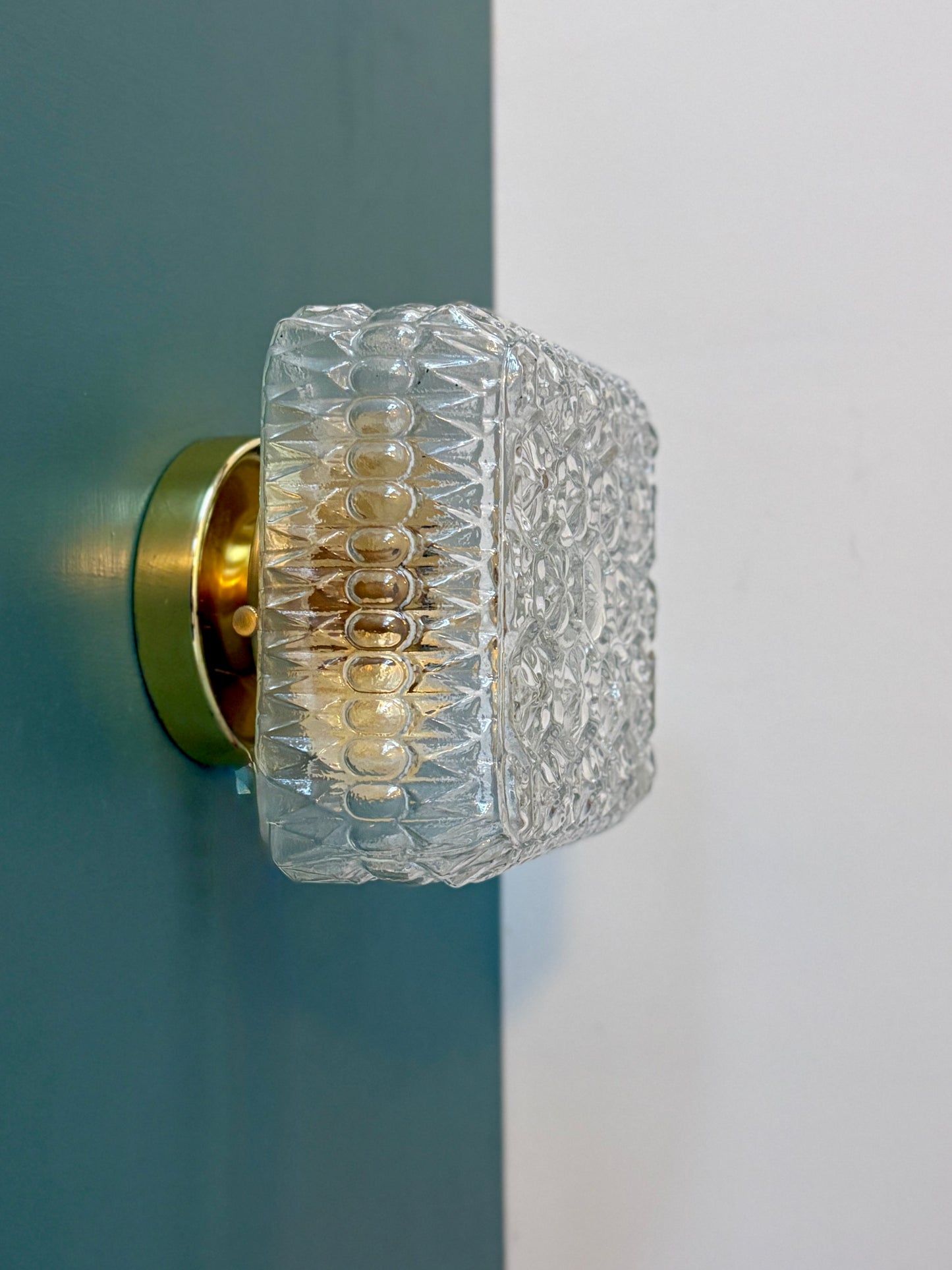 Applique ou plafonnier globe vintage carré en verre moulé