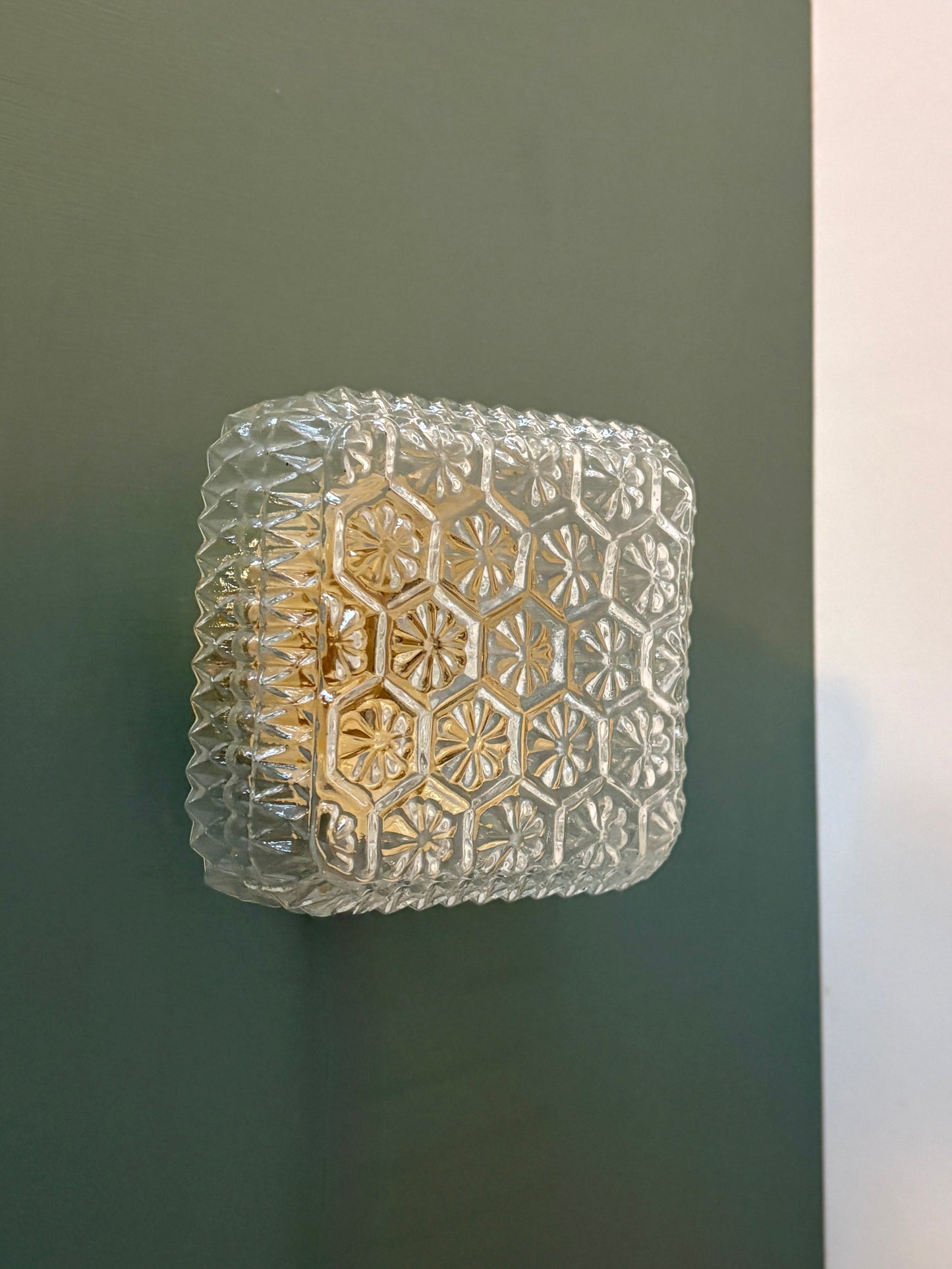 Applique ou plafonnier globe vintage carré en verre moulé