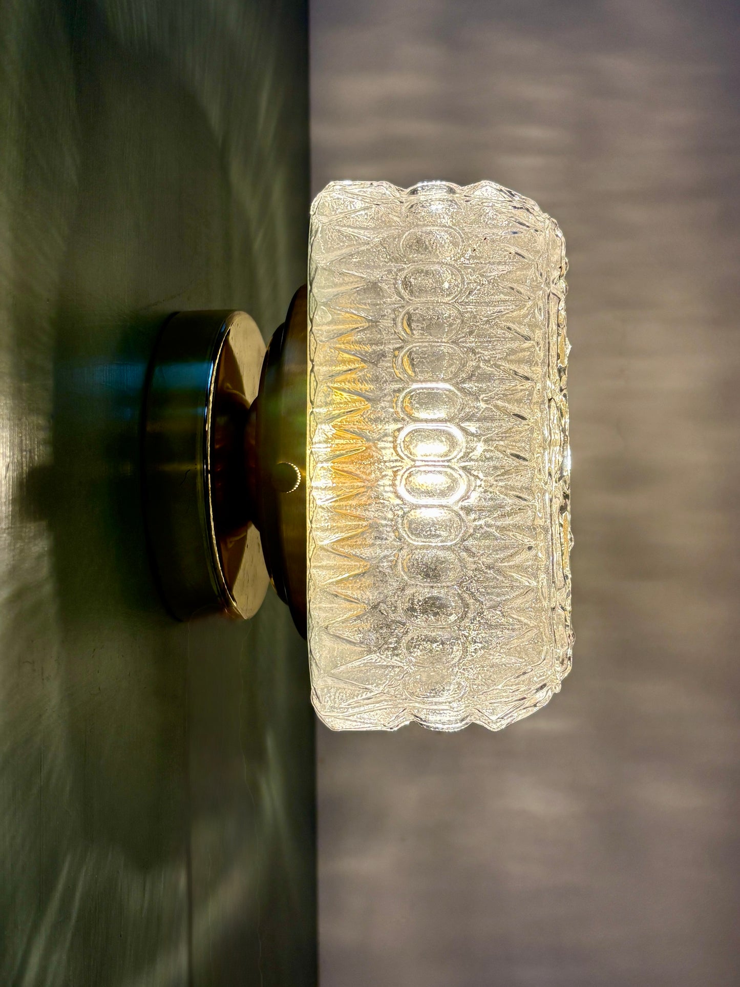 Applique ou plafonnier globe vintage carré en verre moulé