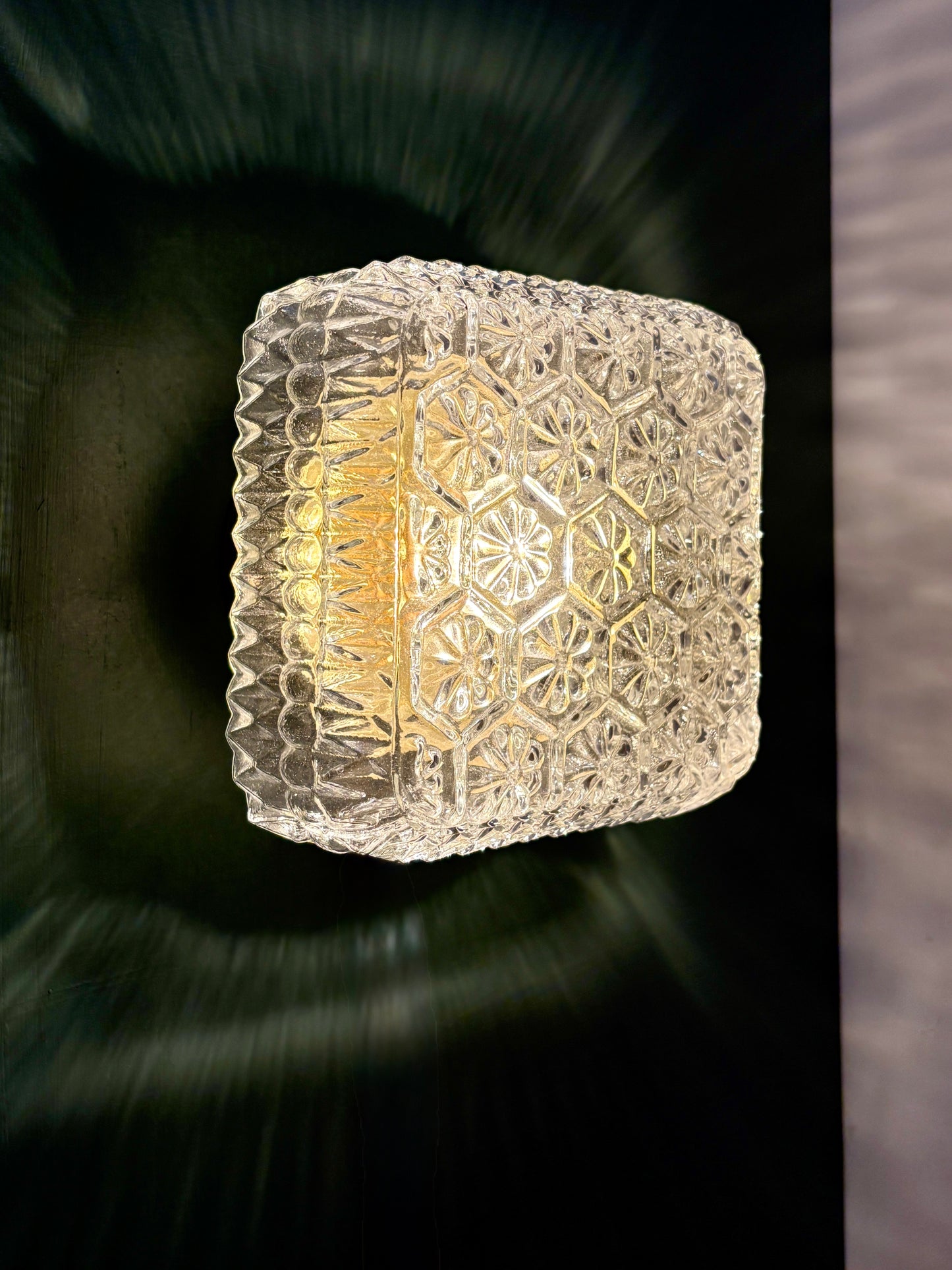 Applique ou plafonnier globe vintage carré en verre moulé