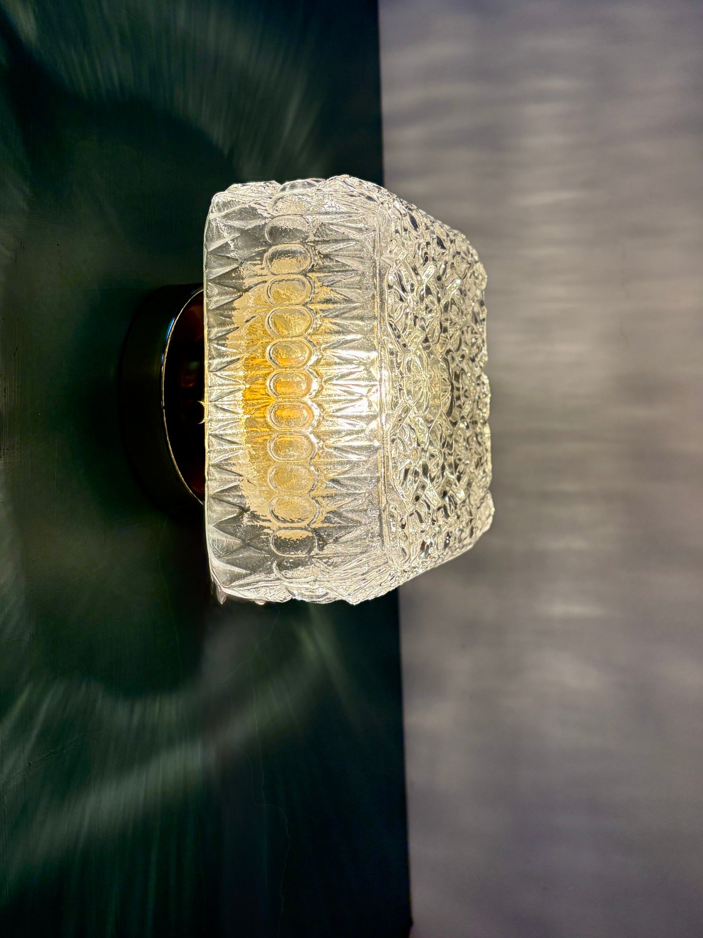 Applique ou plafonnier globe vintage carré en verre moulé