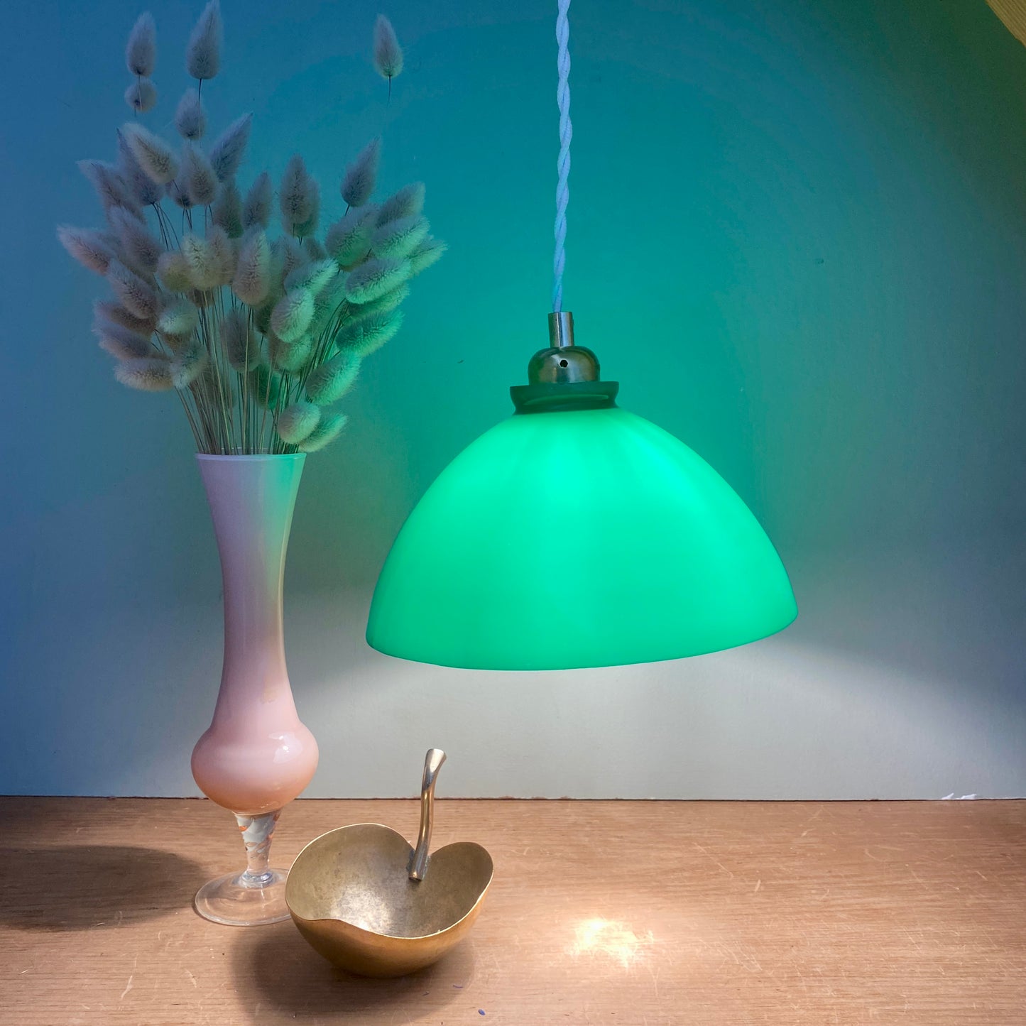 Suspension abat-jour vintage en opaline verte et blanche