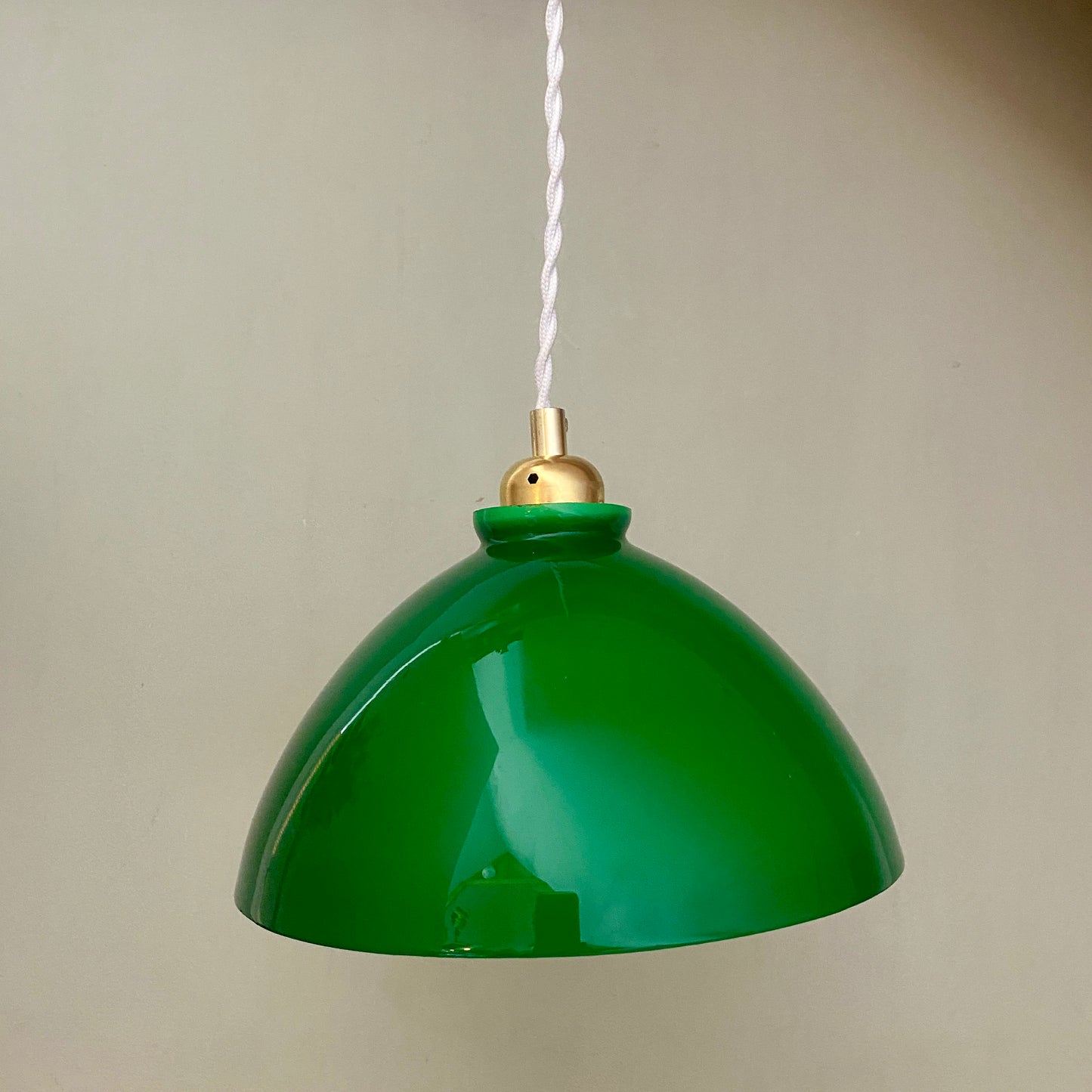 Suspension abat-jour vintage en opaline verte et blanche