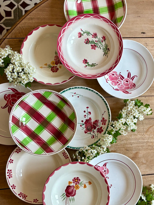 Lot de 12 assiettes creuses anciennes dépareillées