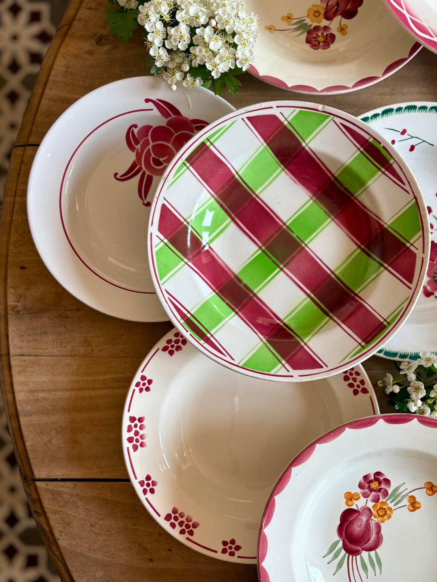 Lot de 12 assiettes creuses anciennes dépareillées