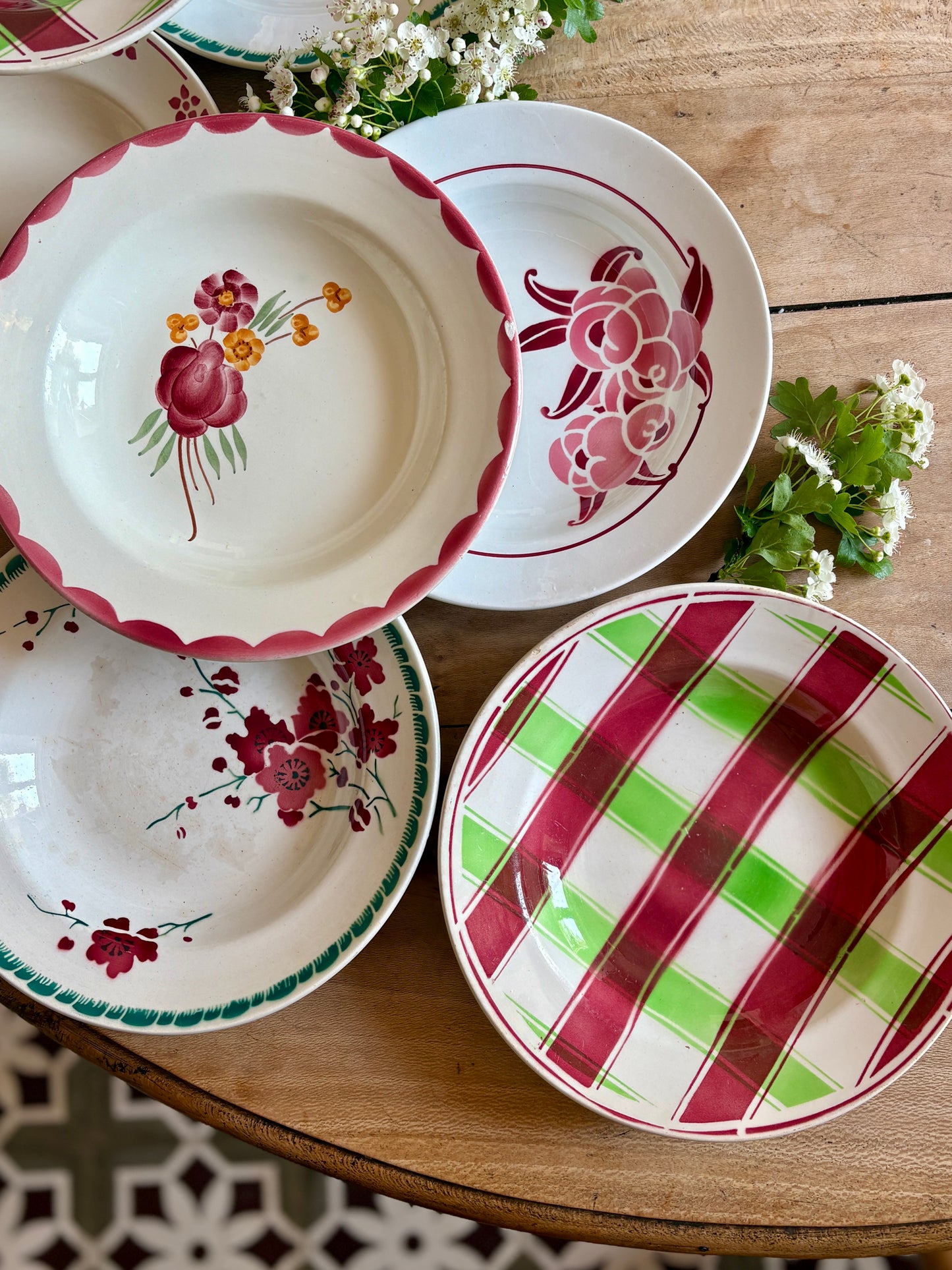 Lot de 12 assiettes creuses anciennes dépareillées