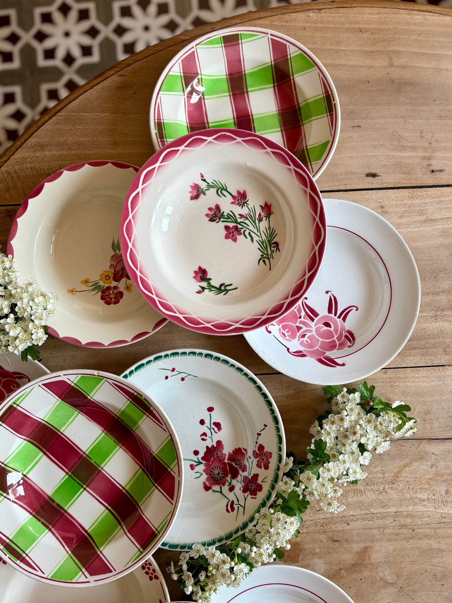 Lot de 12 assiettes creuses anciennes dépareillées