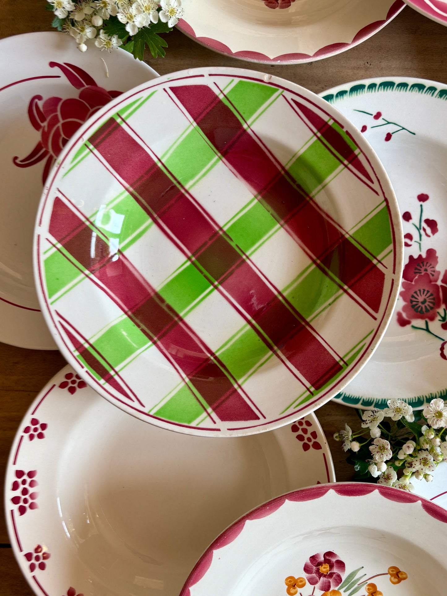 Lot de 12 assiettes creuses anciennes dépareillées