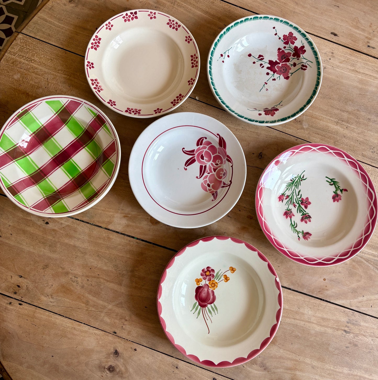 Lot de 12 assiettes creuses anciennes dépareillées
