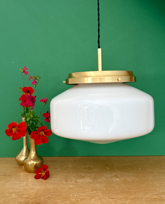 Suspension globe vintage XL en opaline blanche