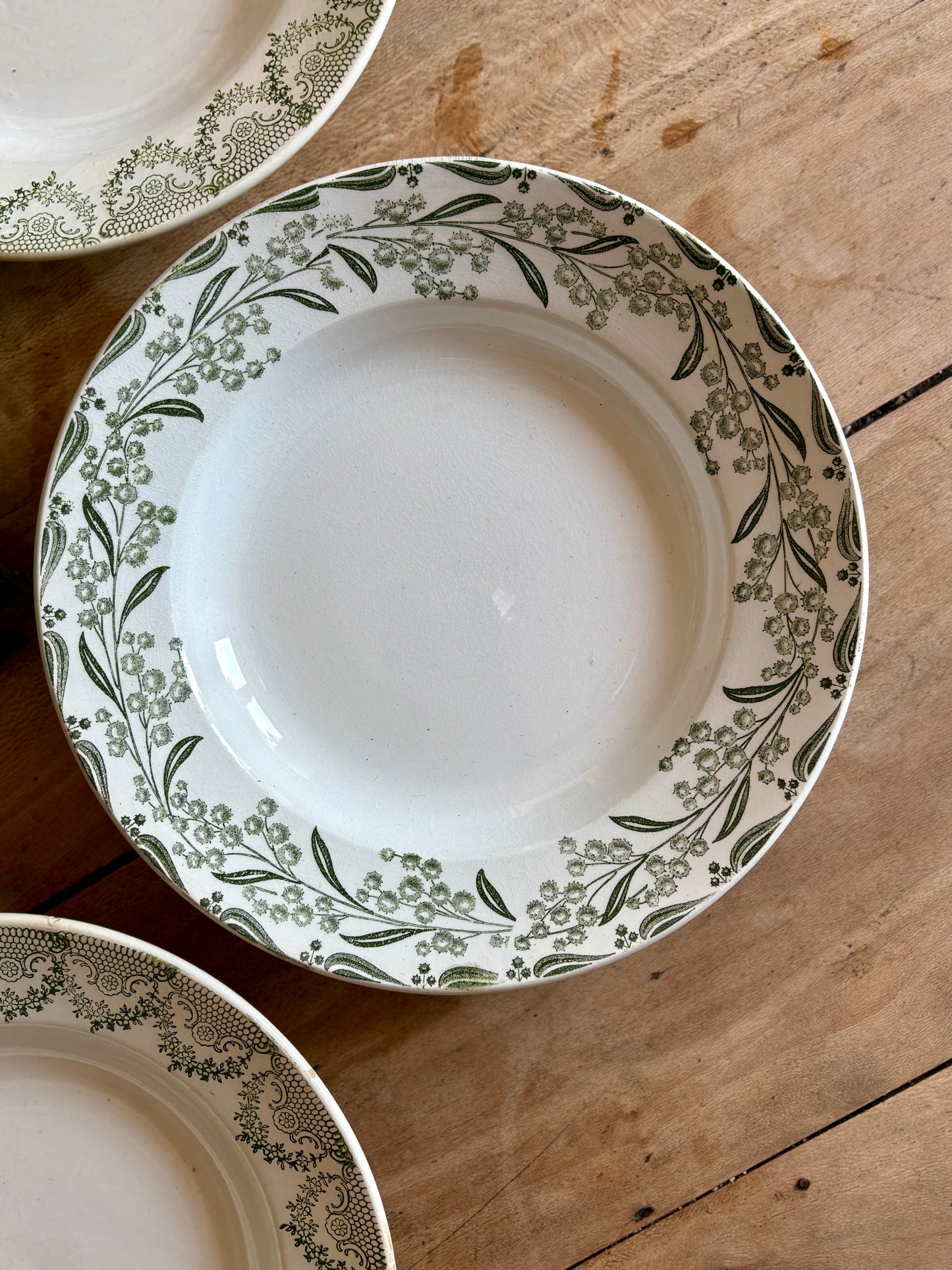 Lot de 6 assiettes vintage en terre de fer dépareillées