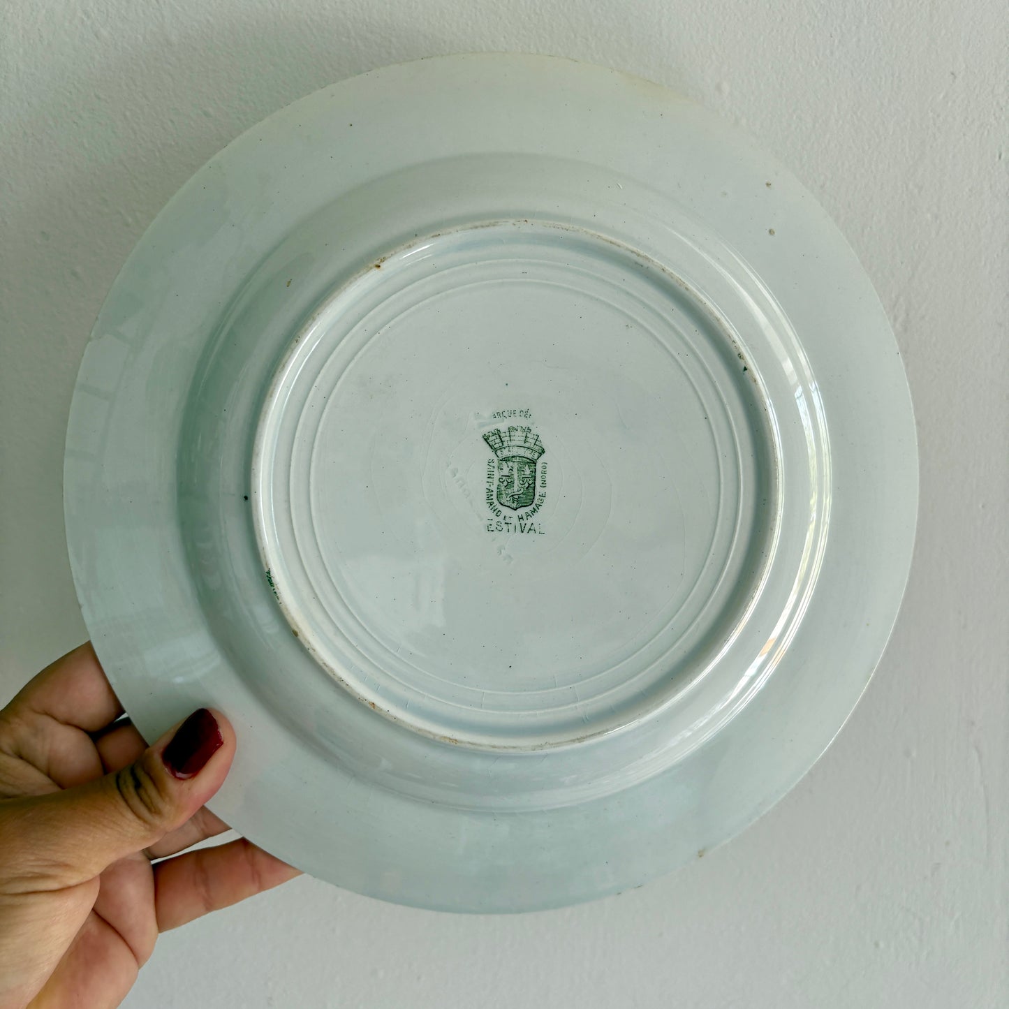 Lot de 6 assiettes vintage en terre de fer dépareillées