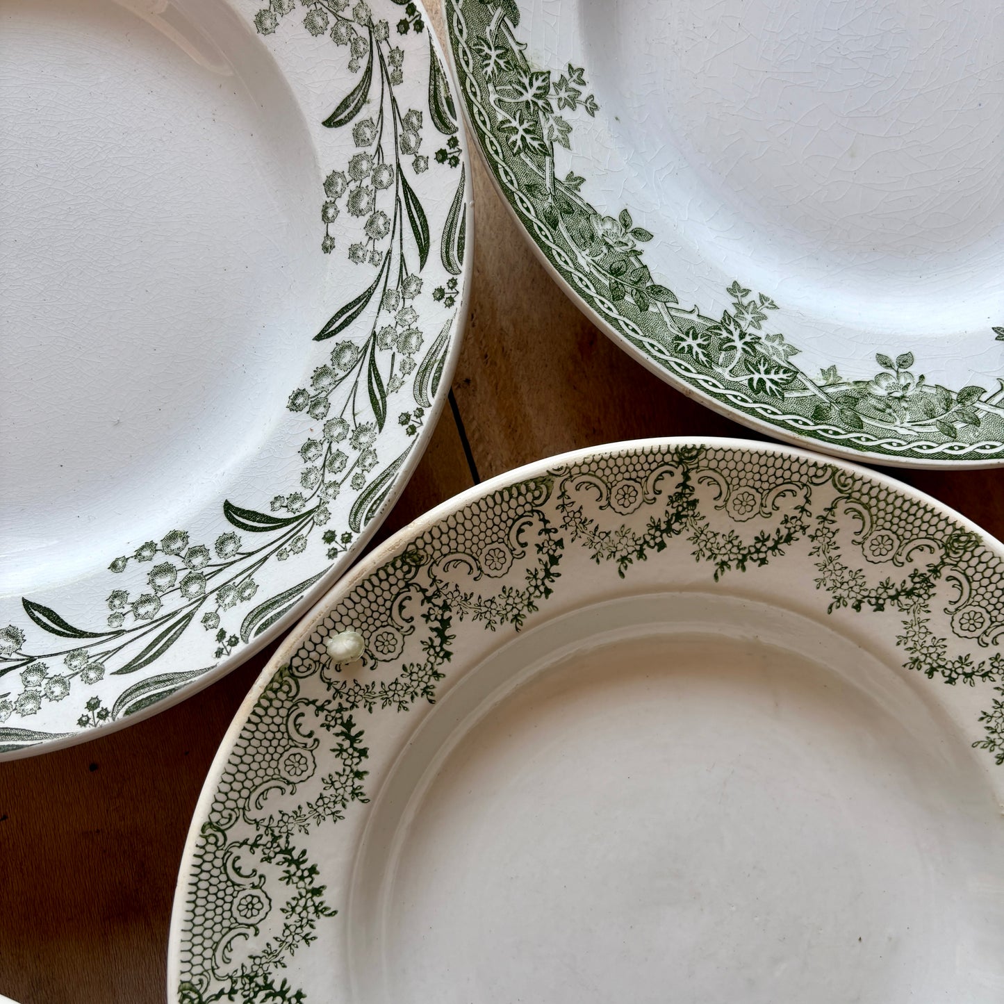 Lot de 6 assiettes vintage en terre de fer dépareillées