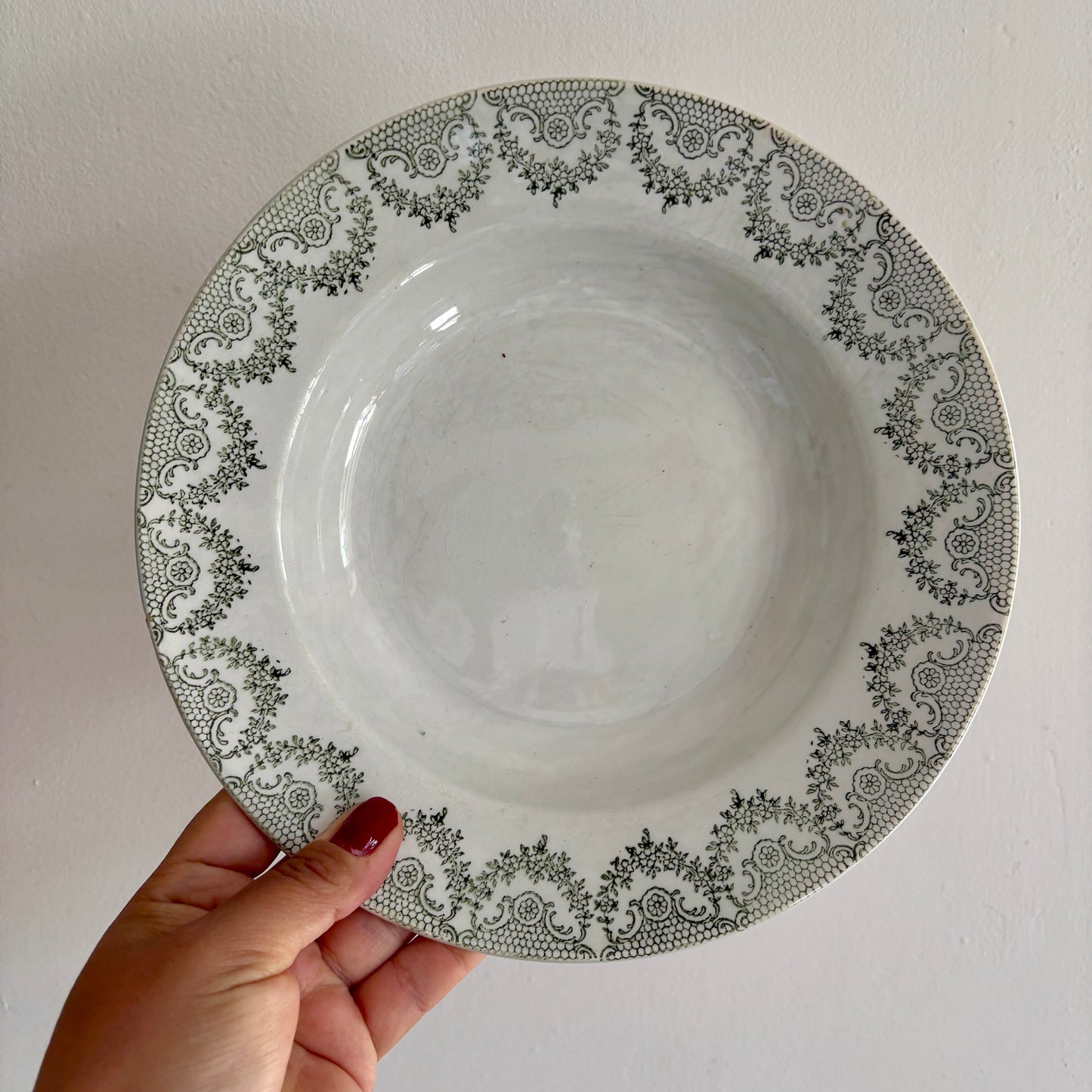 Lot de 6 assiettes vintage en terre de fer dépareillées