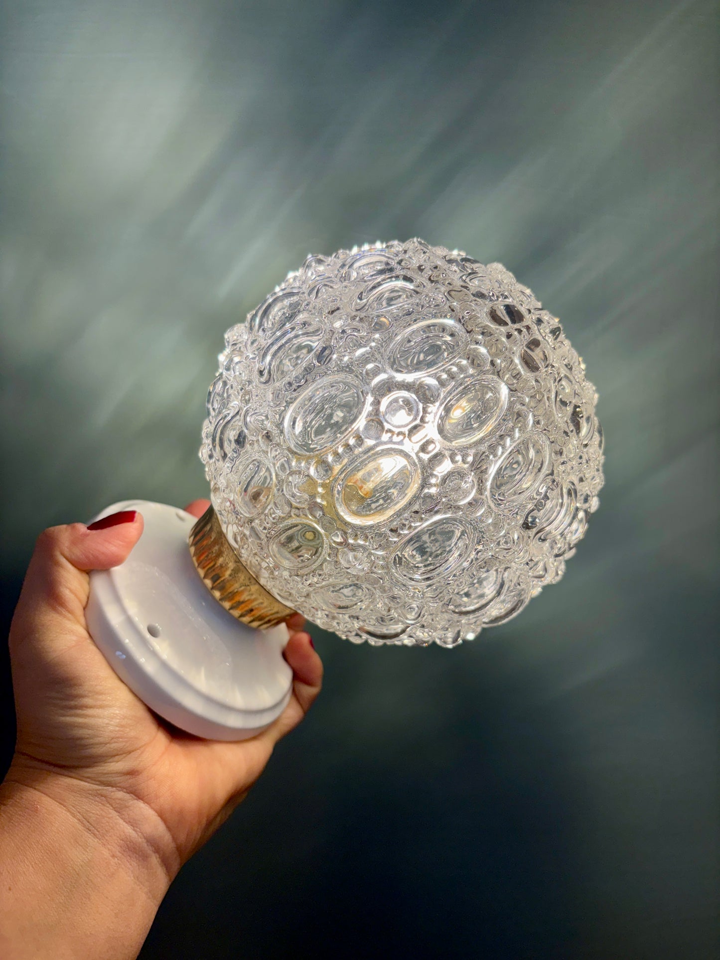 Applique ou plafonnier globe vintage en verre moulé