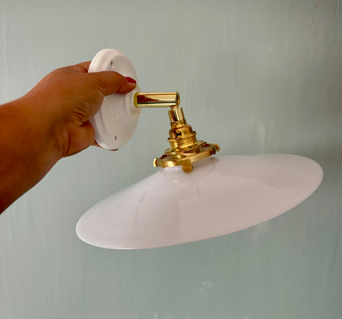 Applique abat-jour vintage en opaline blanche
