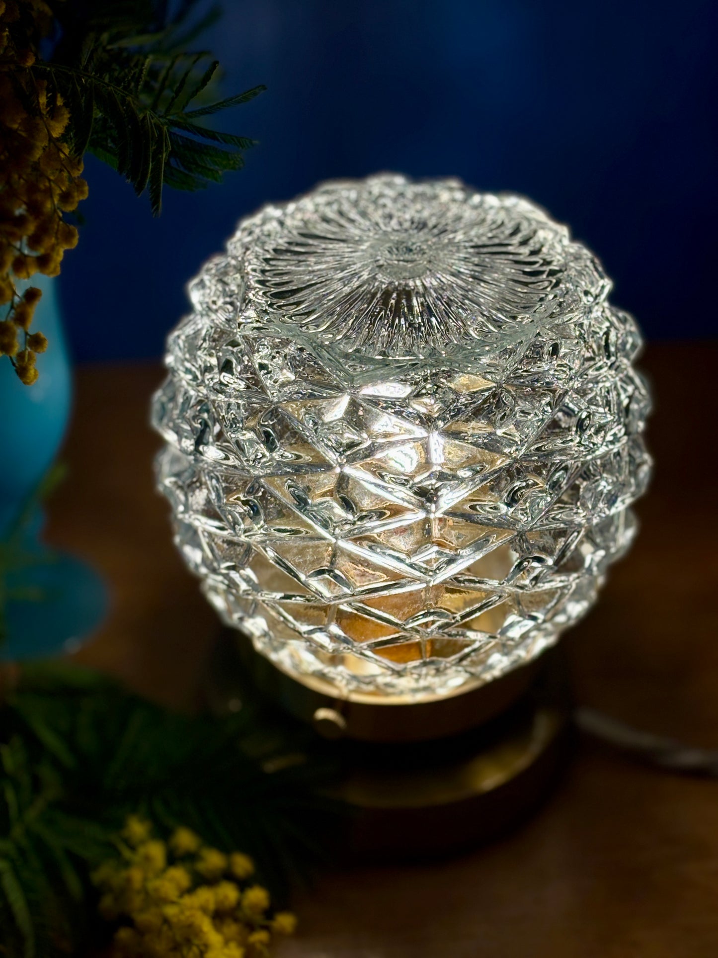 Lampe à poser globe vintage en verre moulé