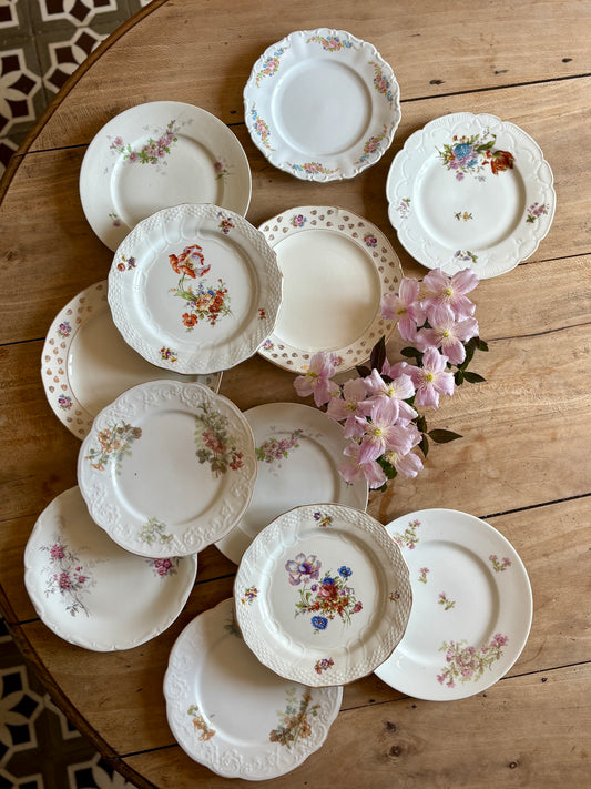 Lot de 12 assiettes à dessert vintage dépareillées