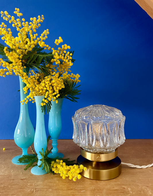 Lampe à poser globe vintage en verre moulé