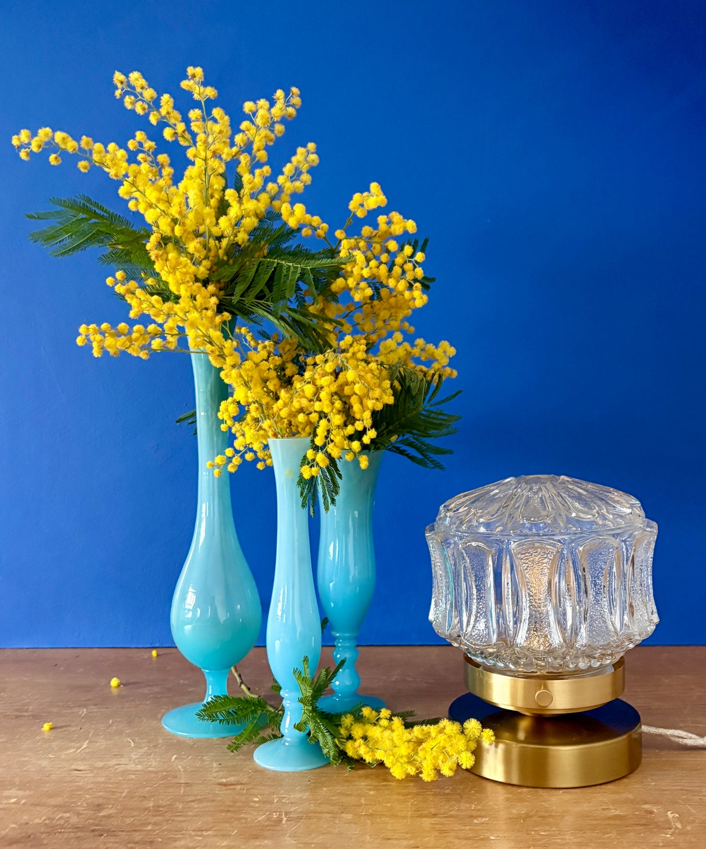 Lampe à poser globe vintage en verre moulé