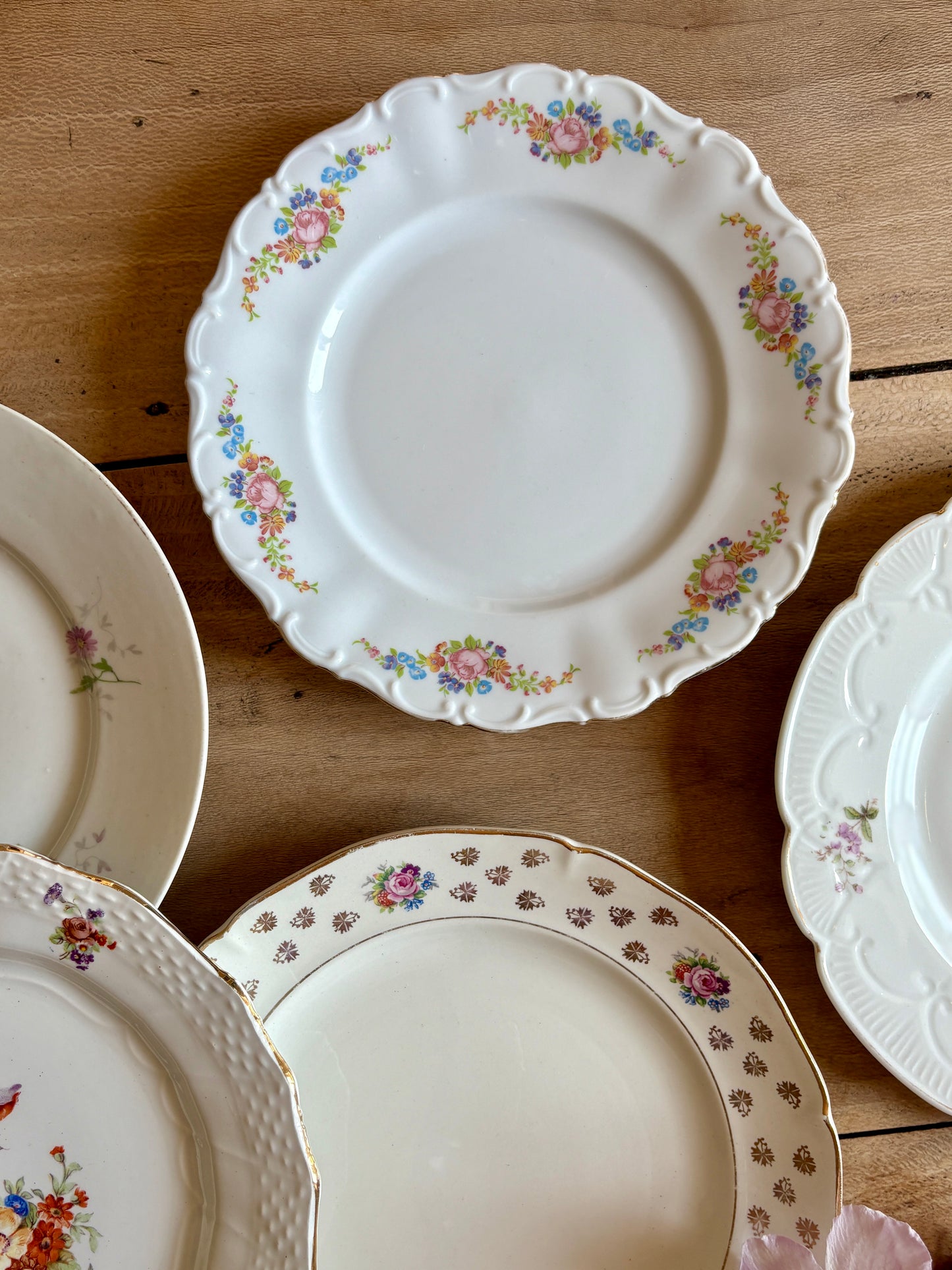 Lot de 12 assiettes à dessert vintage dépareillées