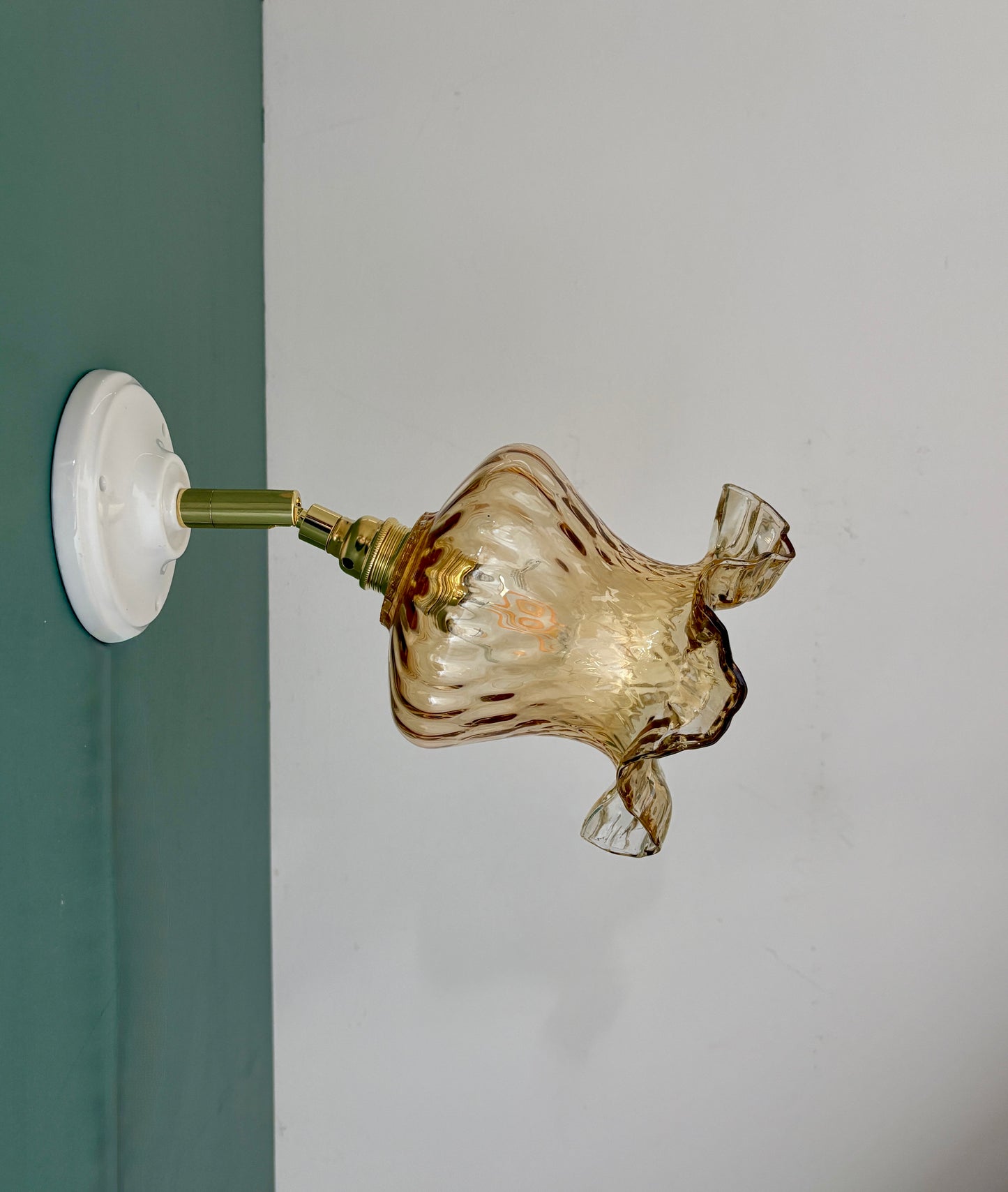 Applique tulipe vintage en verre ambré (AA1)