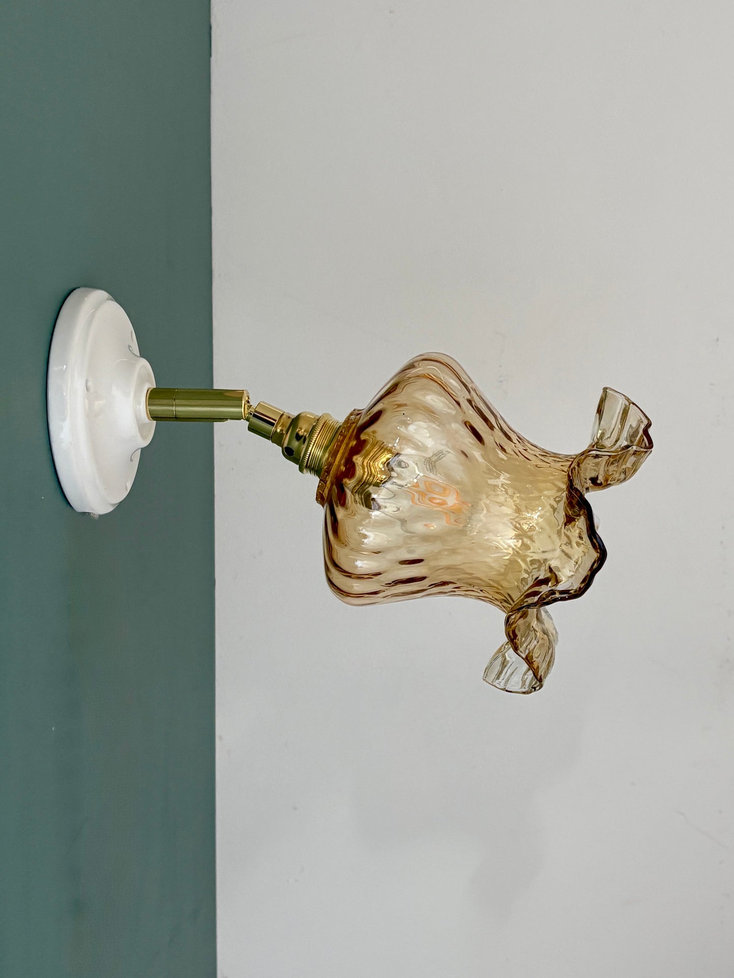 Applique tulipe vintage en verre ambré (AA1)