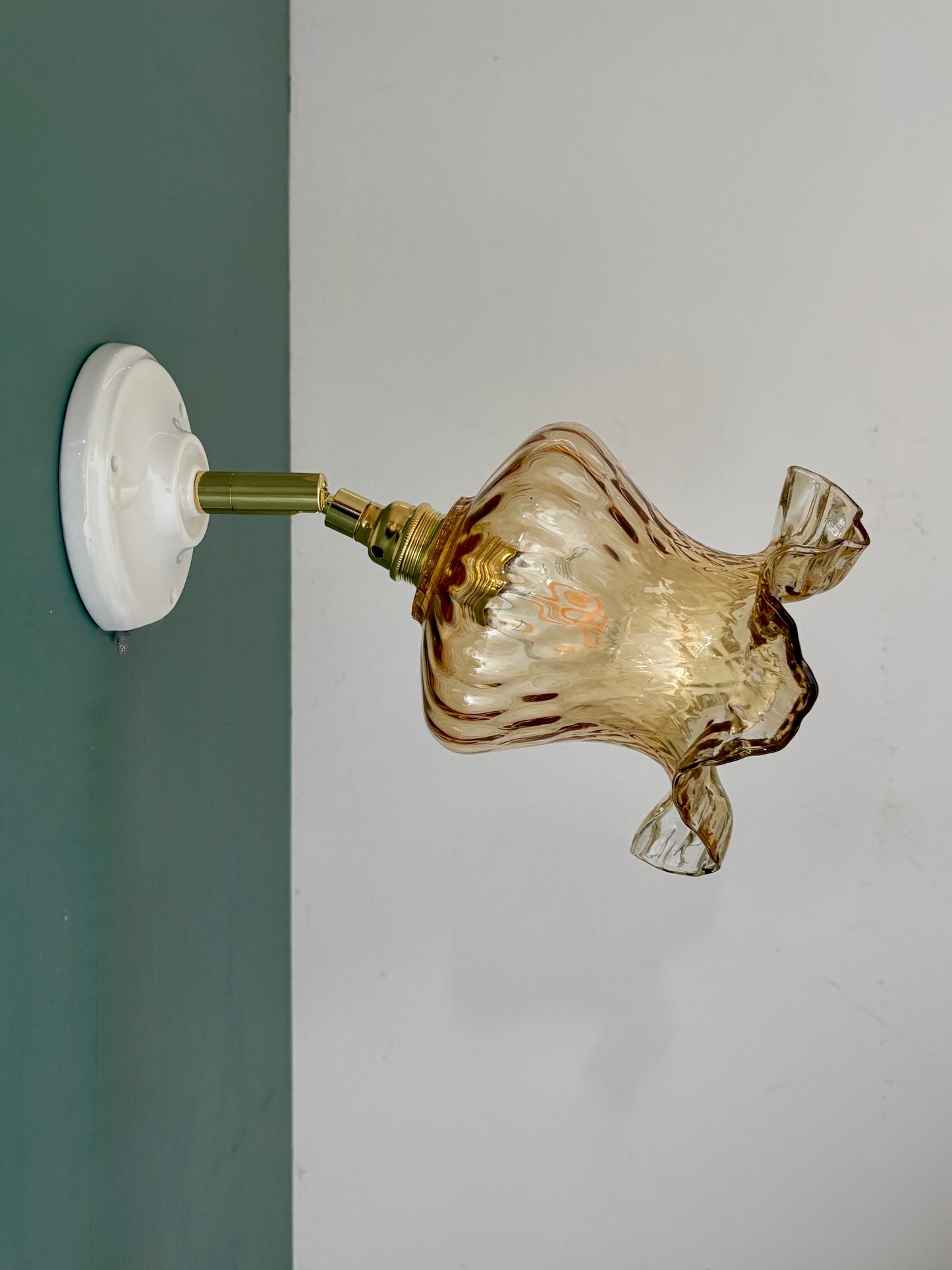 Applique tulipe vintage en verre ambré (AA1)