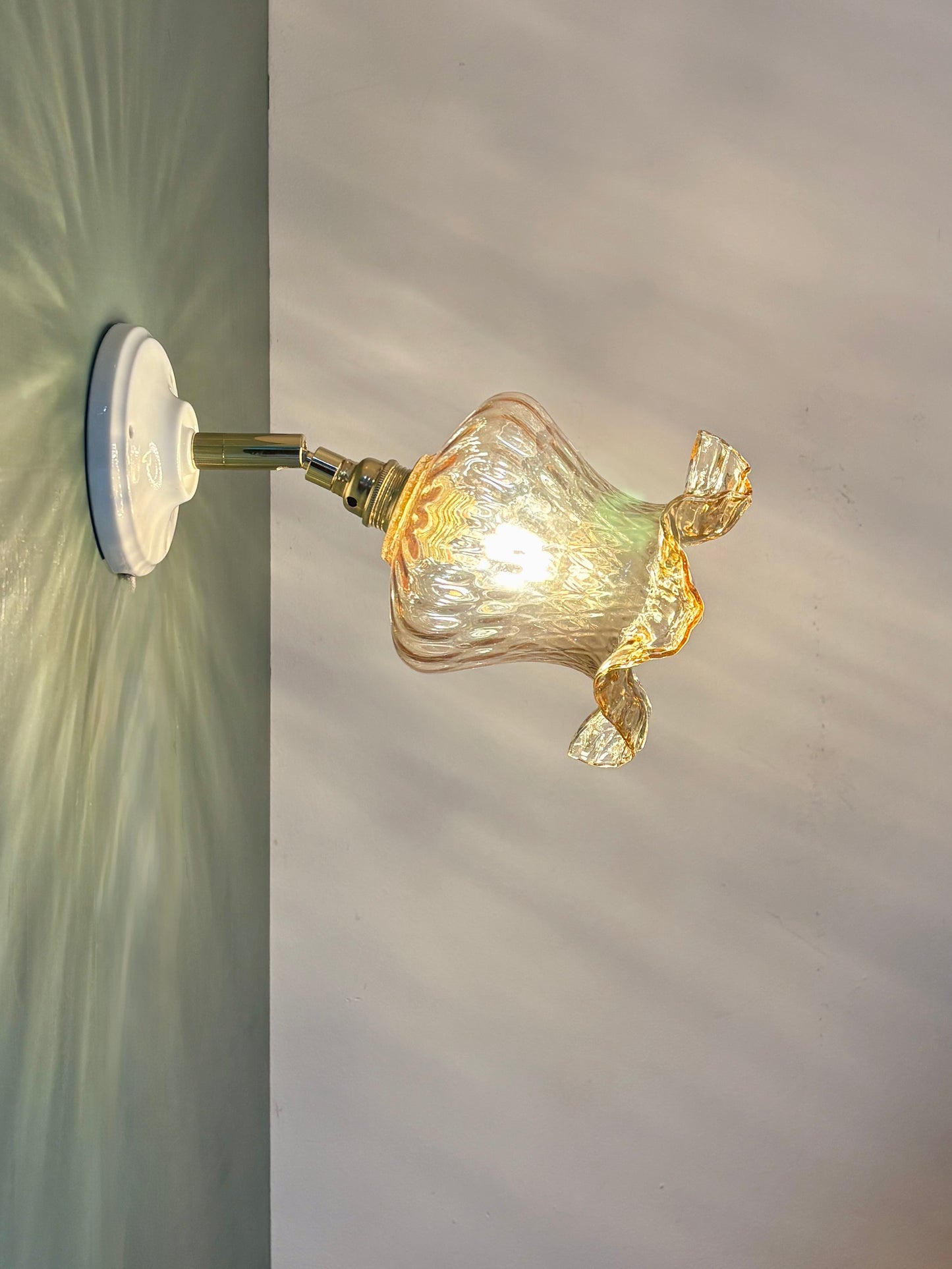 Applique tulipe vintage en verre ambré (AA1)