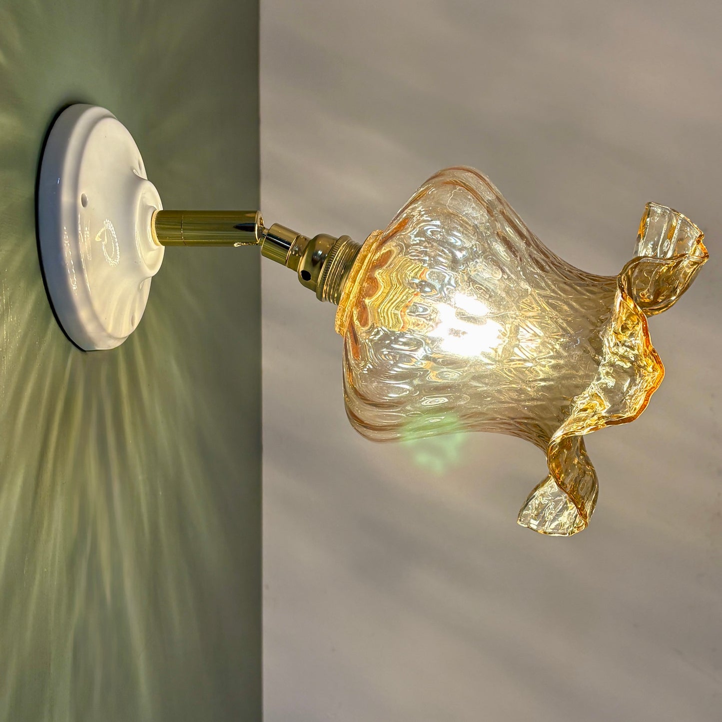 Applique tulipe vintage en verre ambré (AA1)