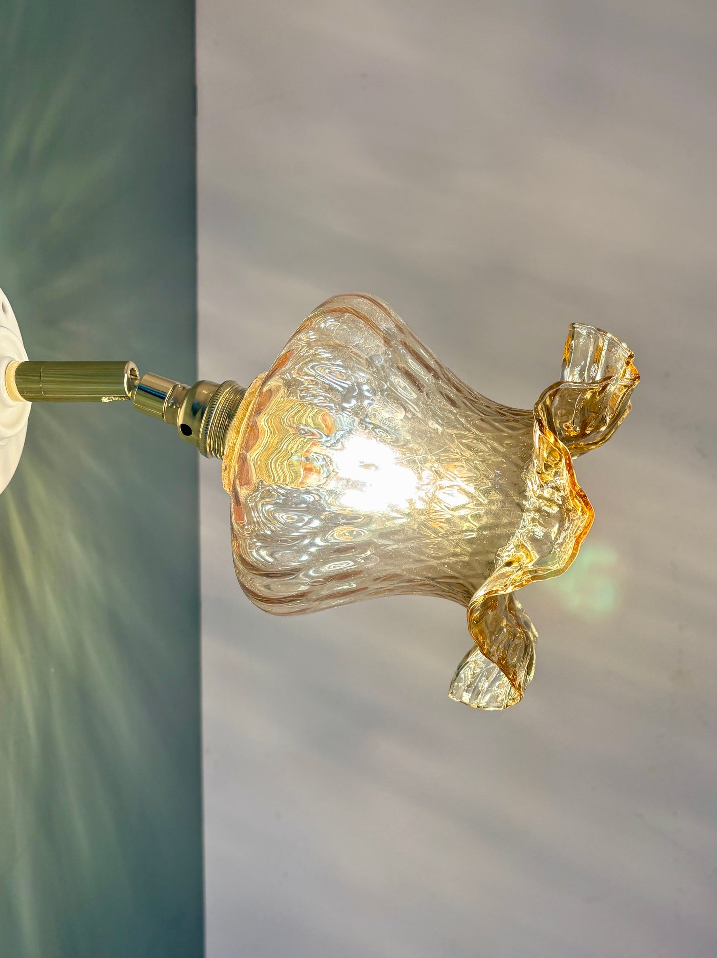 Applique tulipe vintage en verre ambré (AA1)