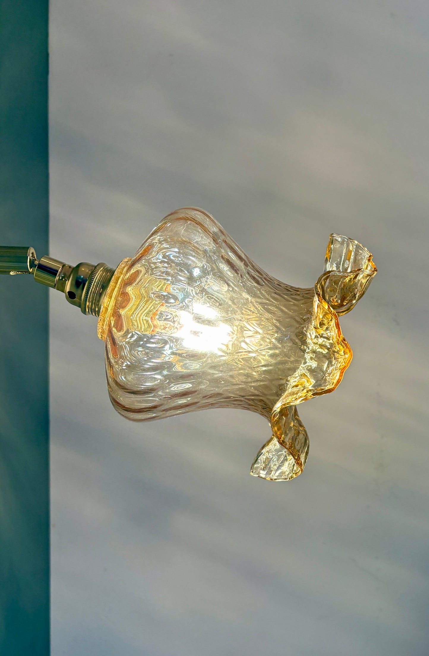 Applique tulipe vintage en verre ambré (AA1)