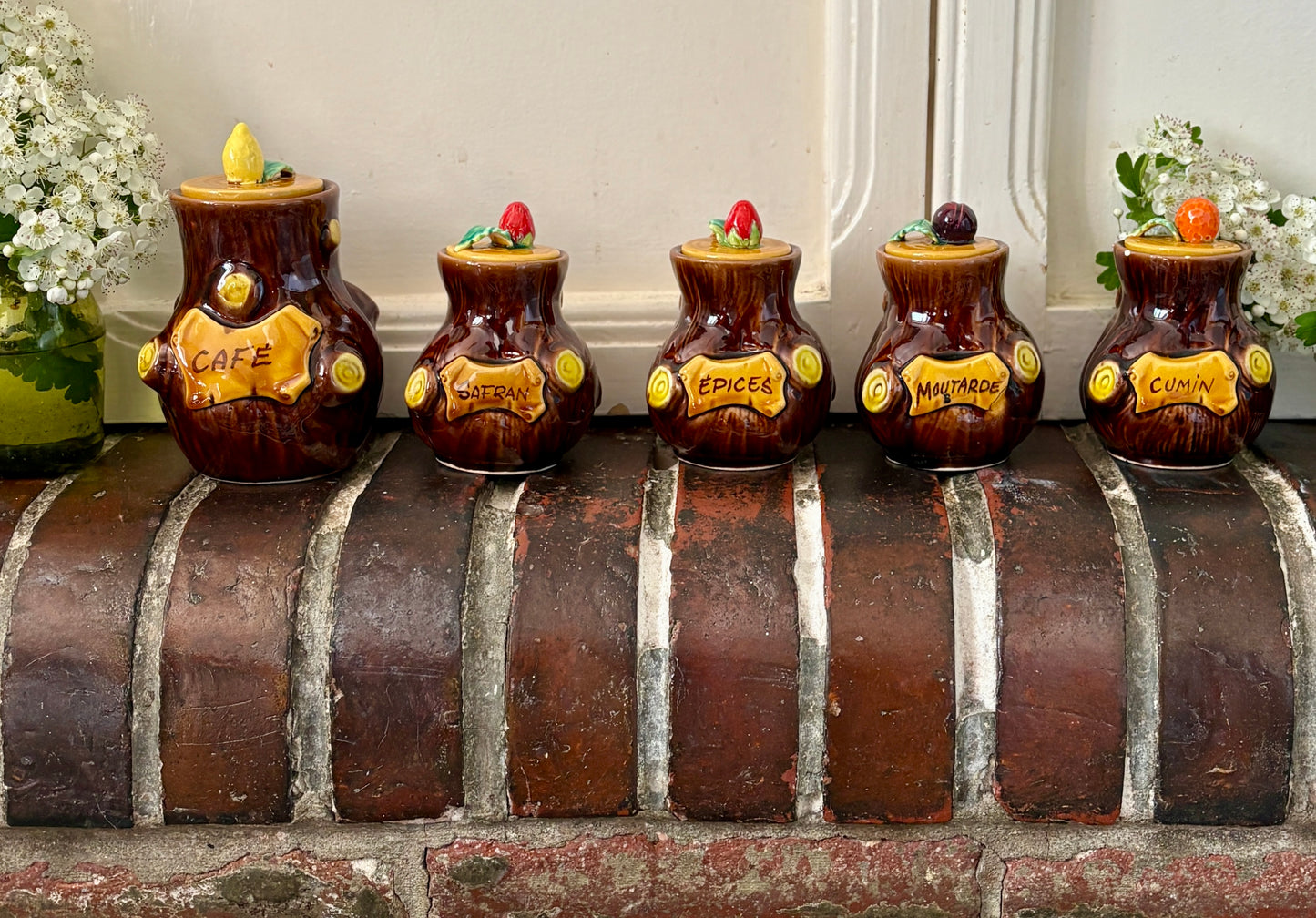 Lot de 5 pots à épices vintage en barbotine Ferlay - Vallauris