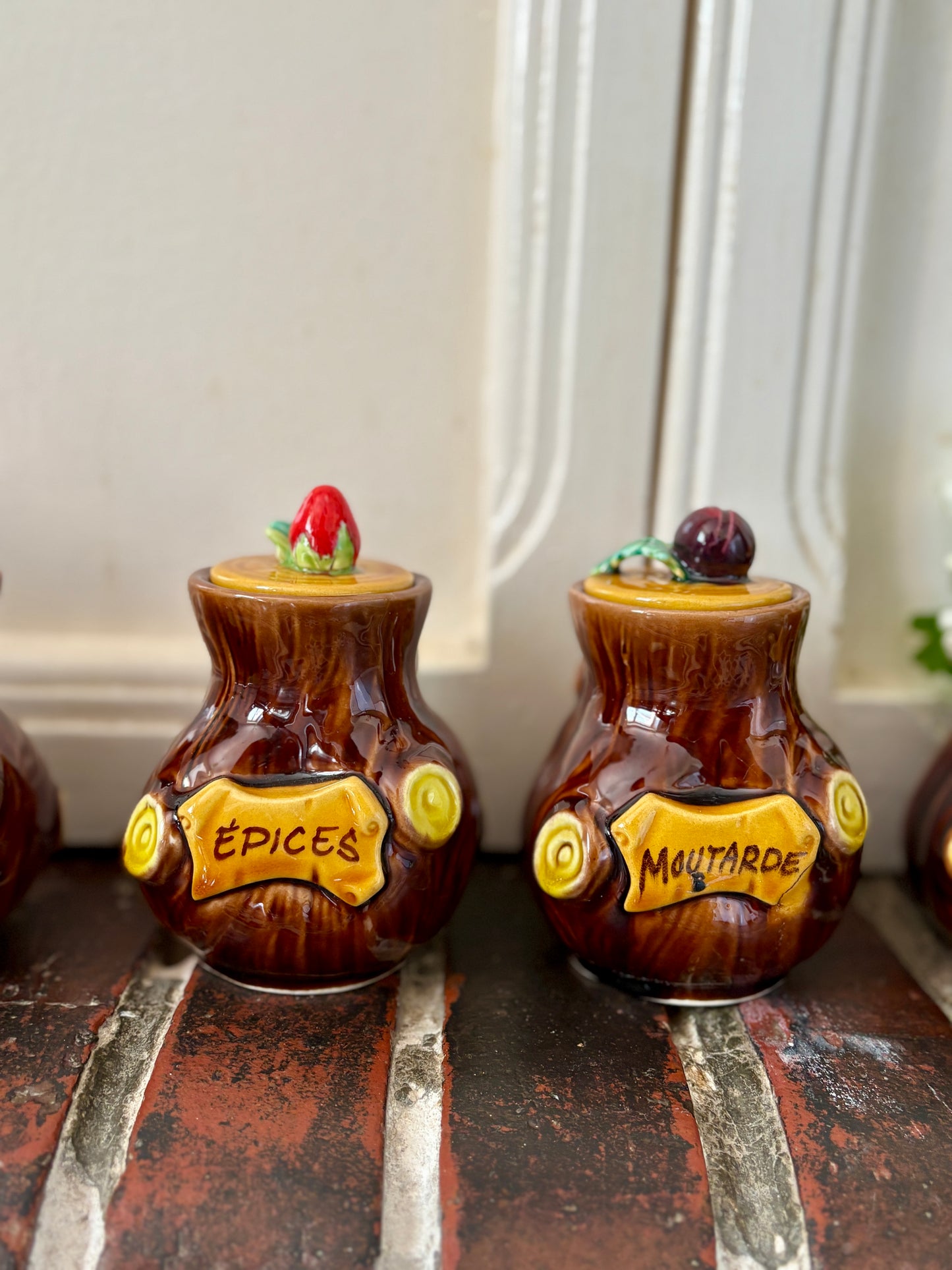 Lot de 5 pots à épices vintage en barbotine Ferlay - Vallauris