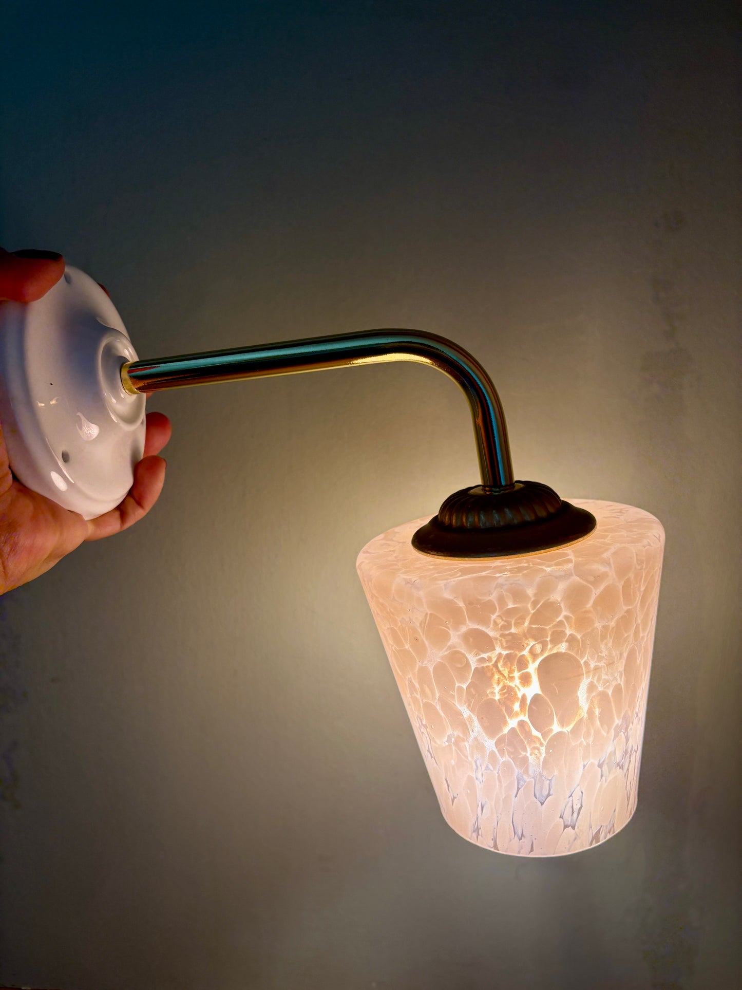 Applique tulipe vintage en verre de Clichy rose