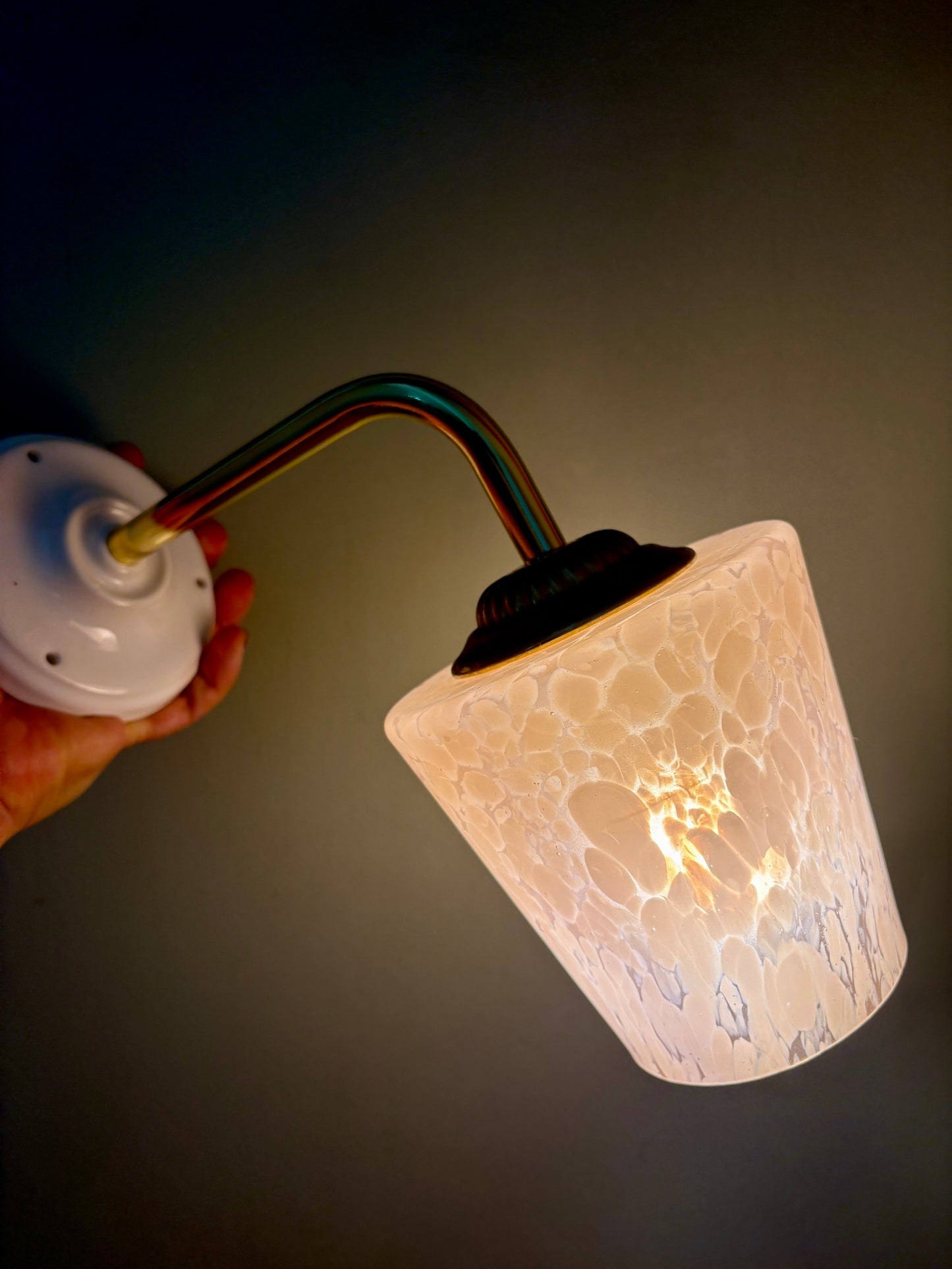 Applique tulipe vintage en verre de Clichy rose