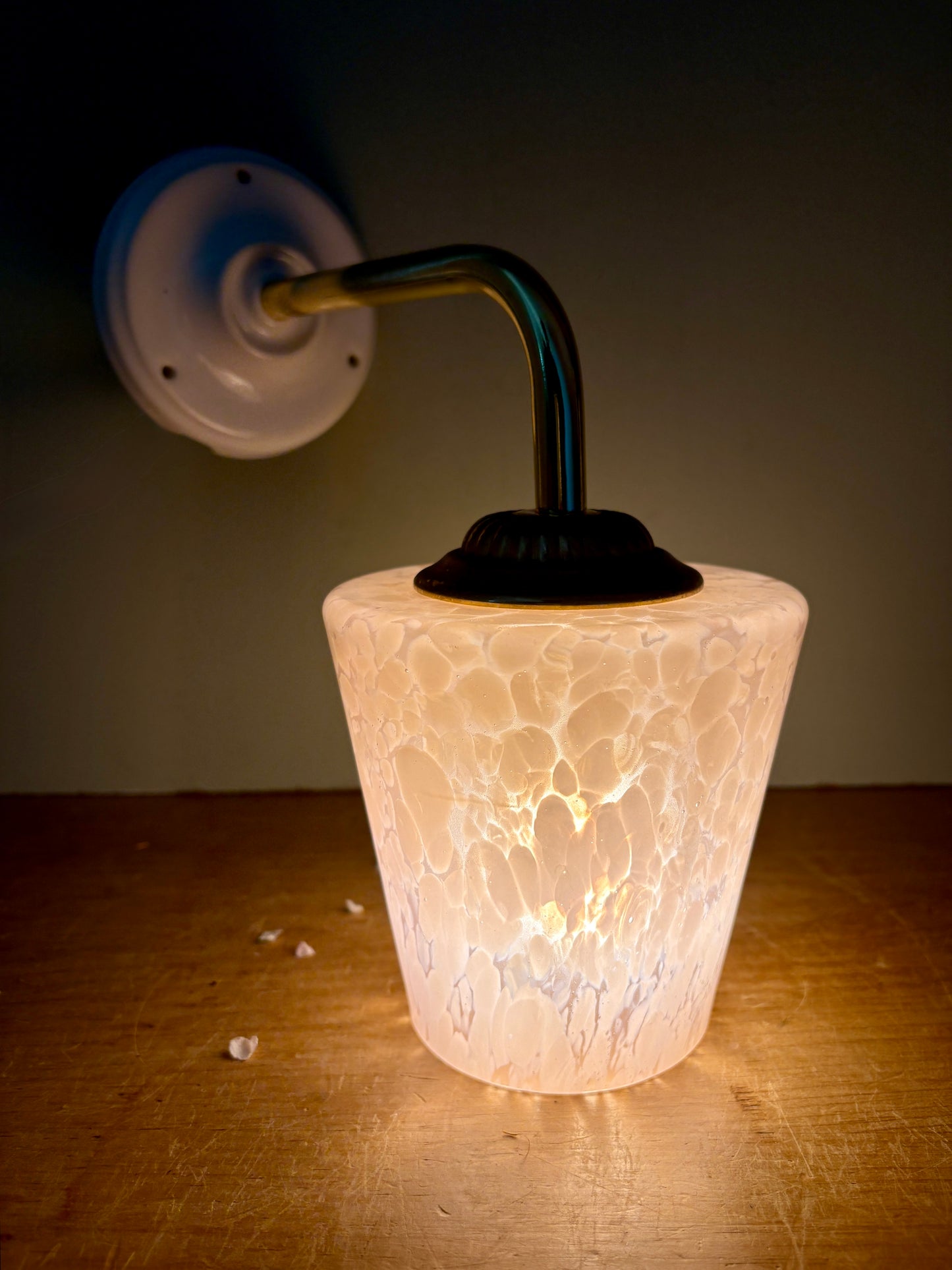 Applique tulipe vintage en verre de Clichy rose