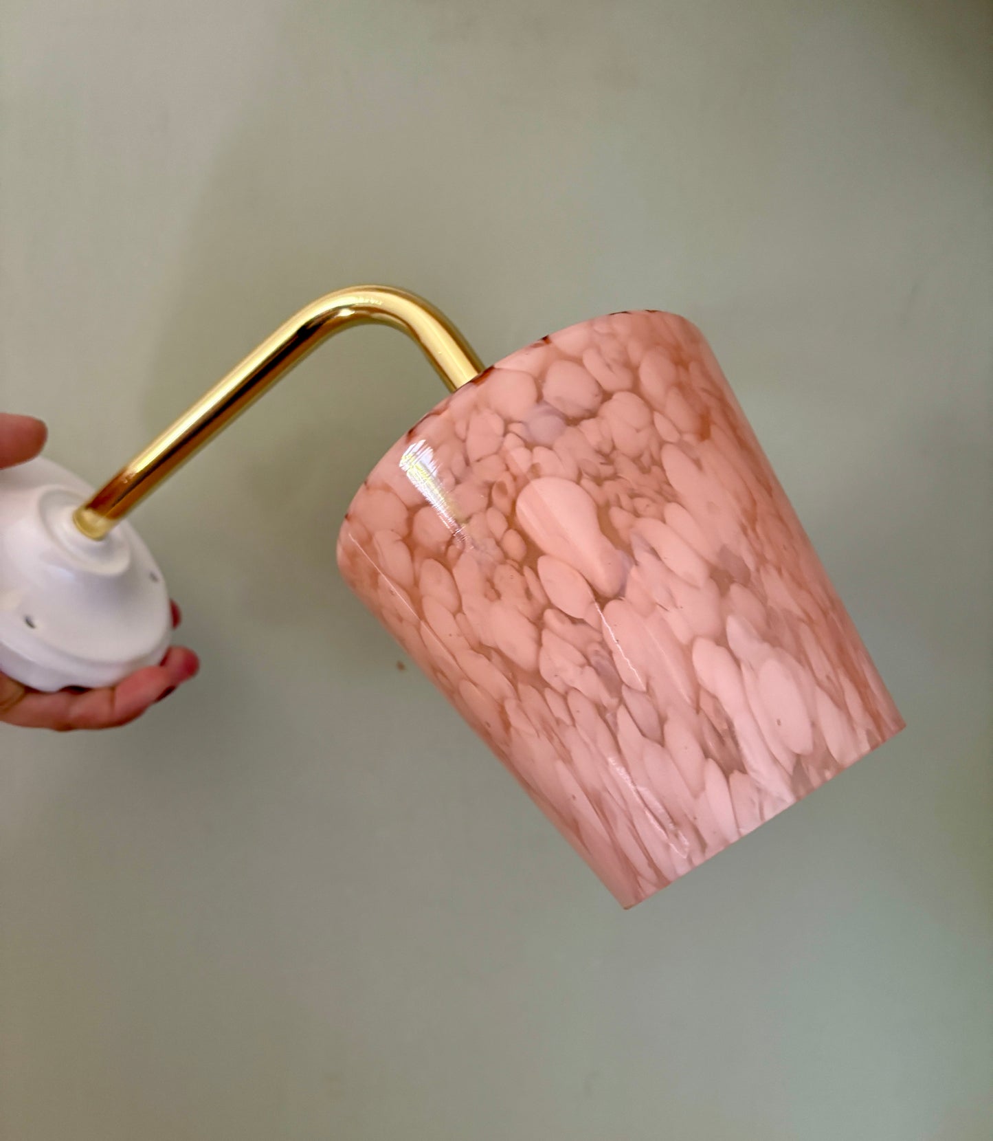 Applique tulipe vintage en verre de Clichy rose