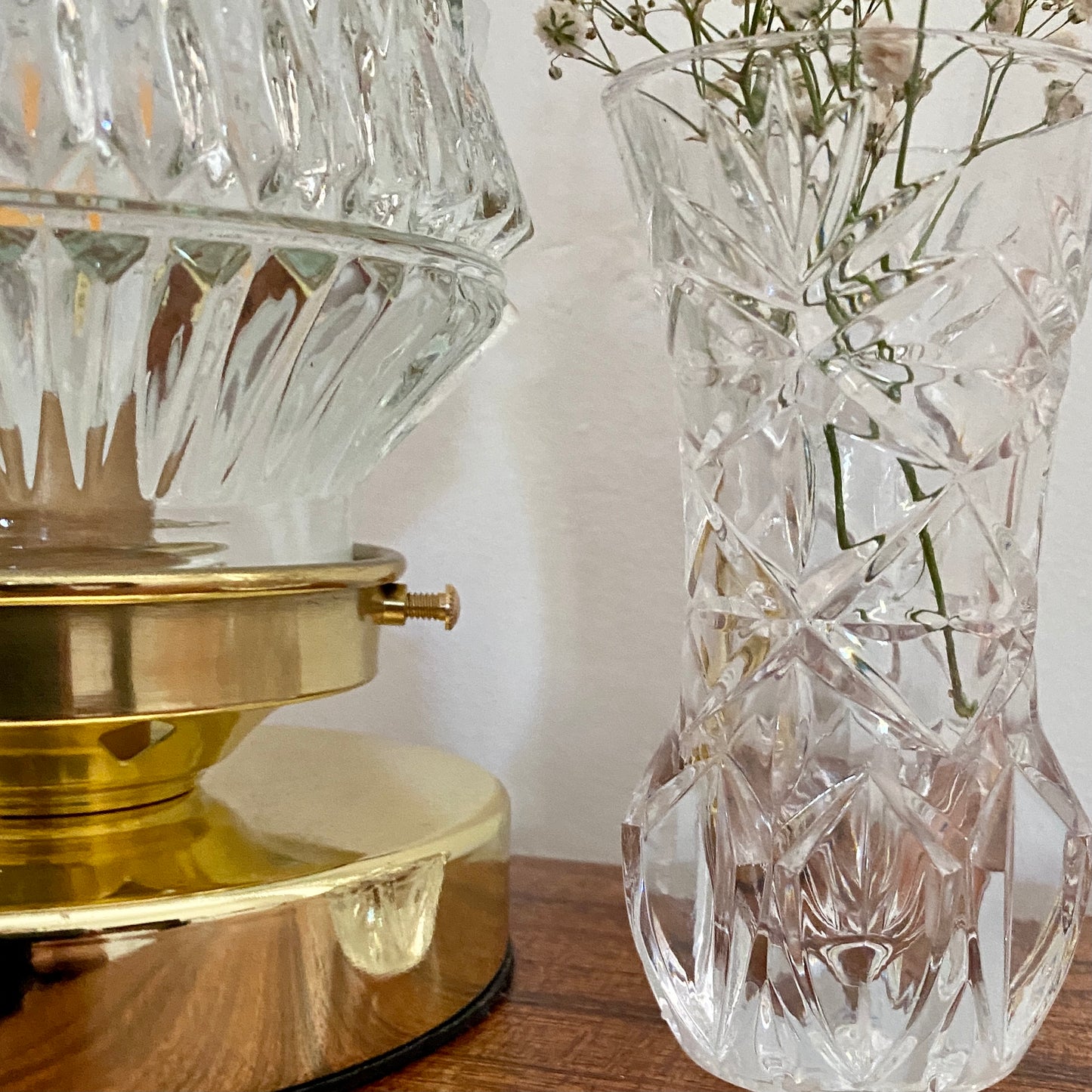 Lampe à poser globe vintage en verre moulé