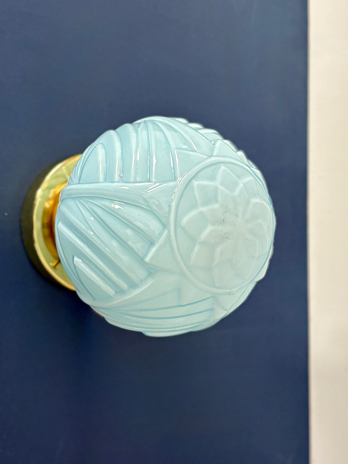 Applique globe vintage art déco en opaline bleue