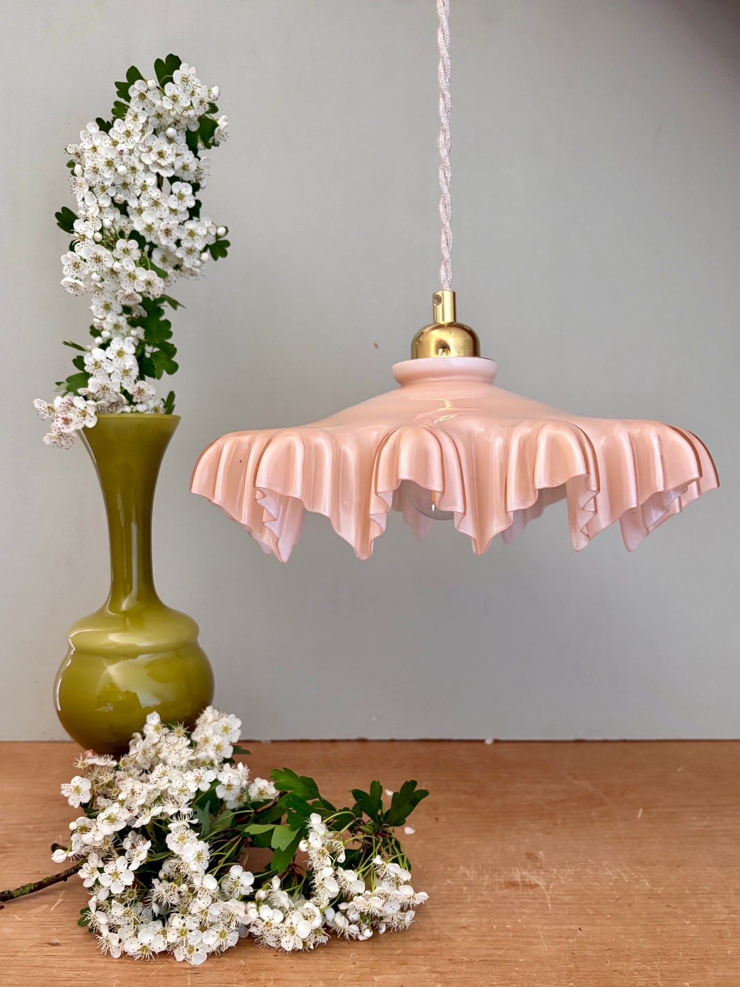Suspension abat-jour vintage en opaline rose