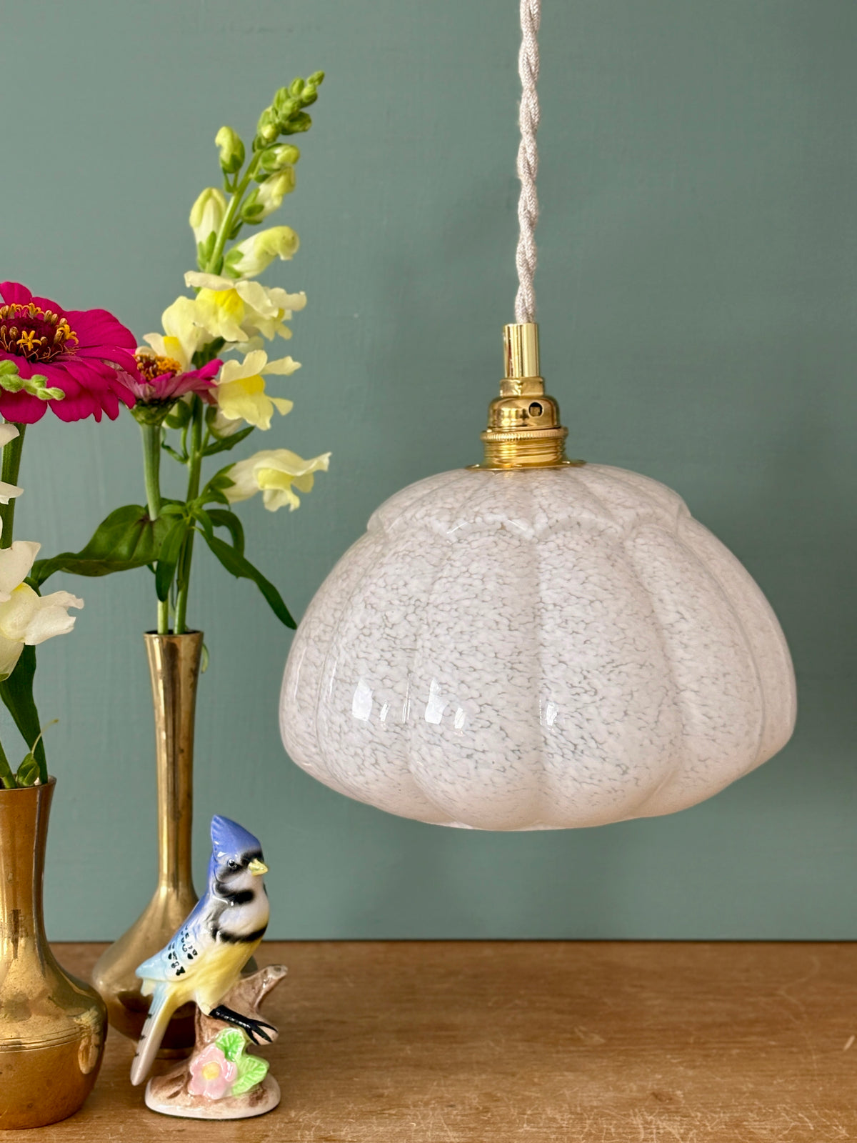 Suspension abat-jour vintage en verre de Clichy blanc