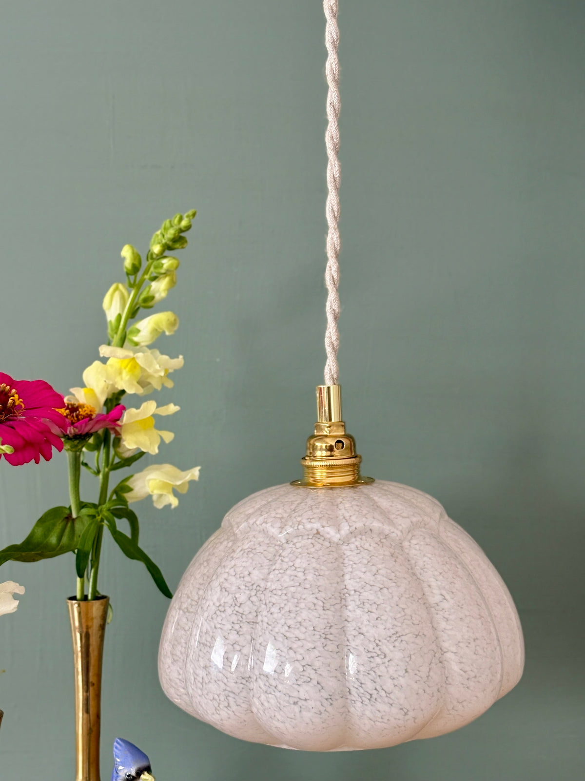 Suspension abat-jour vintage en verre de Clichy blanc