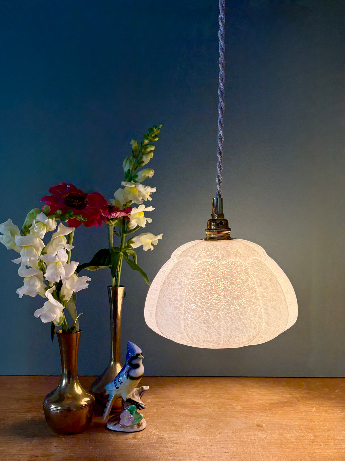 Suspension abat-jour vintage en verre de Clichy blanc