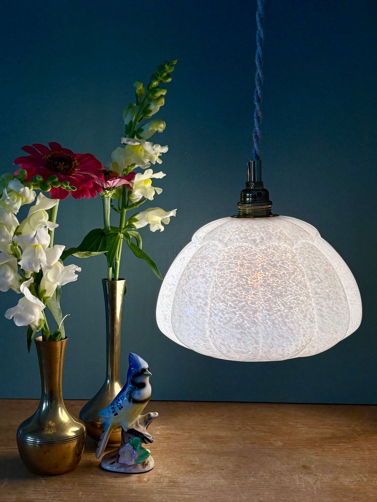 Suspension abat-jour vintage en verre de Clichy blanc