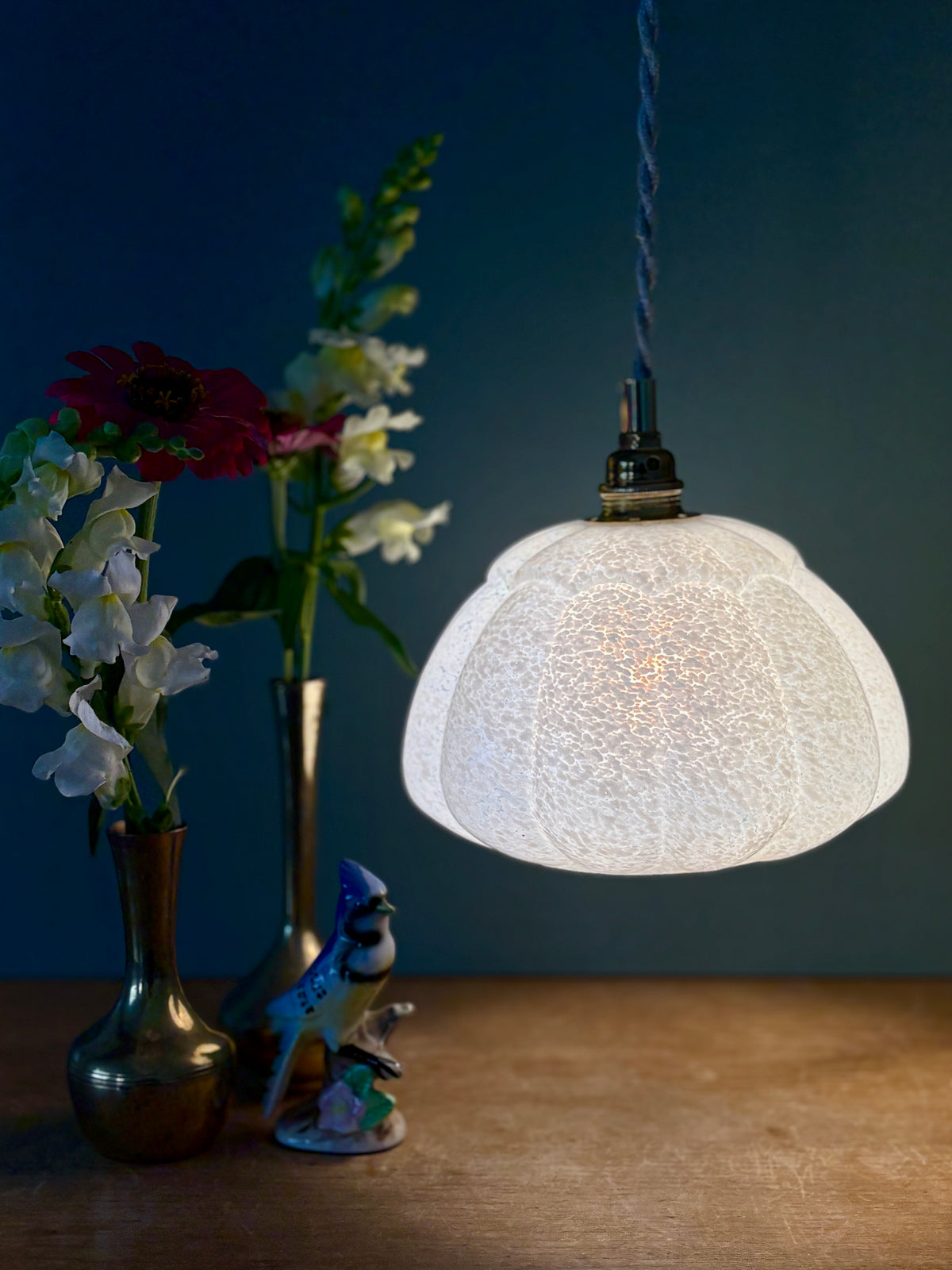 Suspension abat-jour vintage en verre de Clichy blanc
